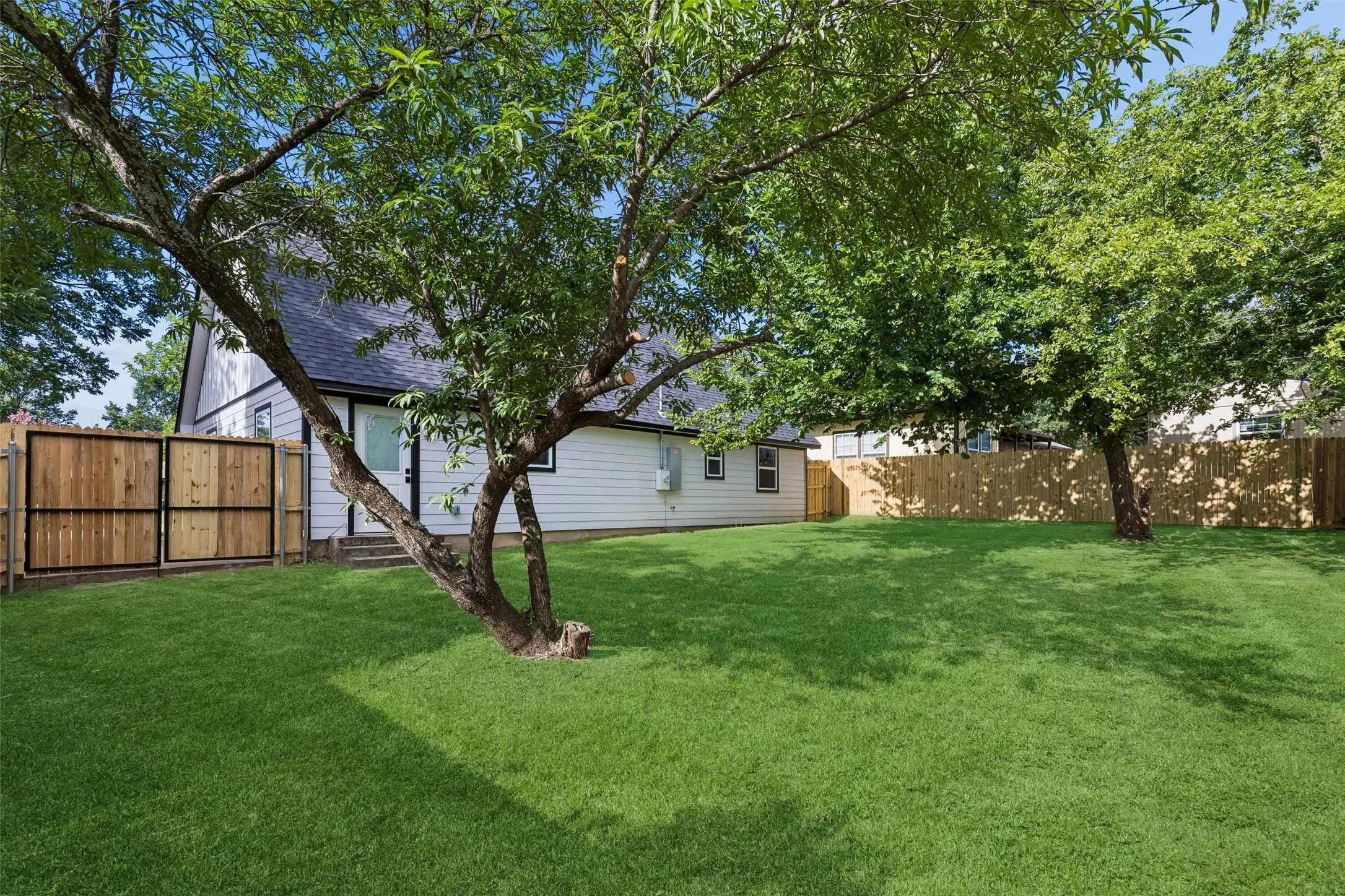 Single Family Residence For Sale in Johnson County , 902 Melanie Lane, Keene, Texas 76059, 3 Bedroom, 2 Bathroom, Garage spaces, 1,276 Sqft, built in 1985, mls#21315637, Real Estate Agent in Keene, Homes For Sale in Johnson county, Homes For Sale in Keene, Realtor in Keene Texas, Real Estate Brokerage Independent Realty Texas, Luminita Cordes Realtor