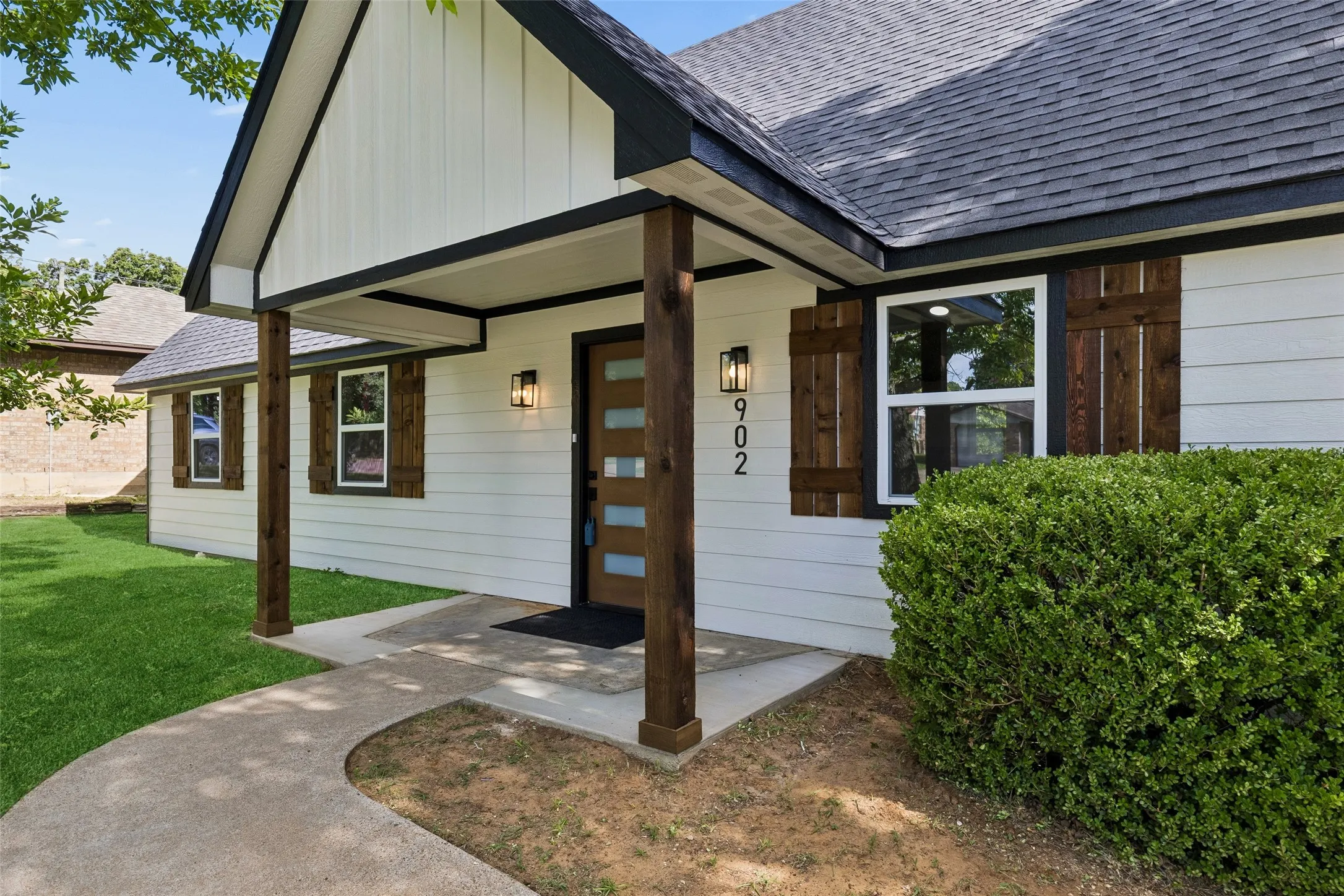 Single Family Residence For Sale in Johnson County , 902 Melanie Lane, Keene, Texas 76059, 3 Bedroom, 2 Bathroom, Garage spaces, 1,276 Sqft, built in 1985, mls#21315637, Real Estate Agent in Keene, Homes For Sale in Johnson county, Homes For Sale in Keene, Realtor in Keene Texas, Real Estate Brokerage Independent Realty Texas, Luminita Cordes Realtor