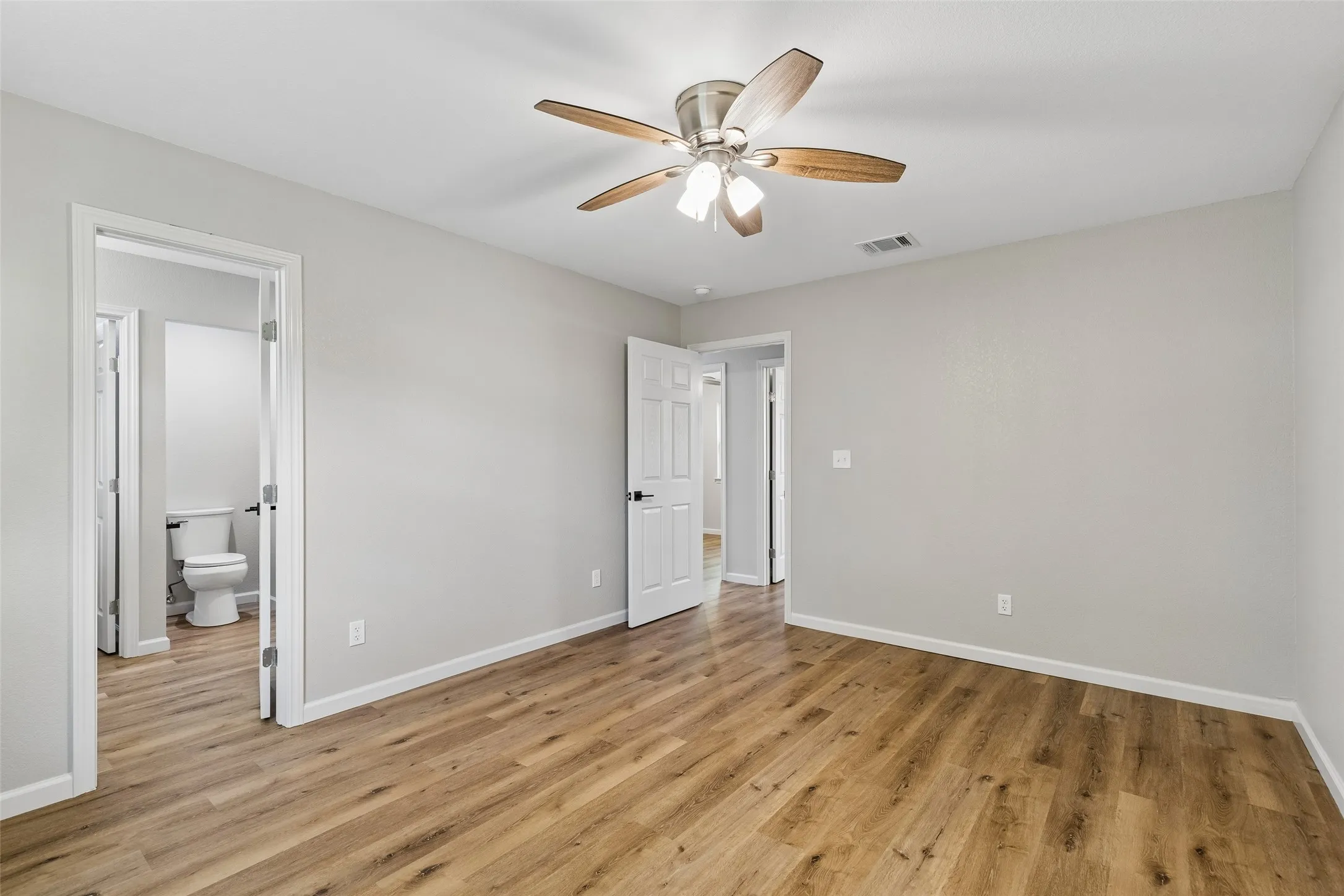 Single Family Residence For Sale in Johnson County , 902 Melanie Lane, Keene, Texas 76059, 3 Bedroom, 2 Bathroom, Garage spaces, 1,276 Sqft, built in 1985, mls#21315637, Real Estate Agent in Keene, Homes For Sale in Johnson county, Homes For Sale in Keene, Realtor in Keene Texas, Real Estate Brokerage Independent Realty Texas, Luminita Cordes Realtor