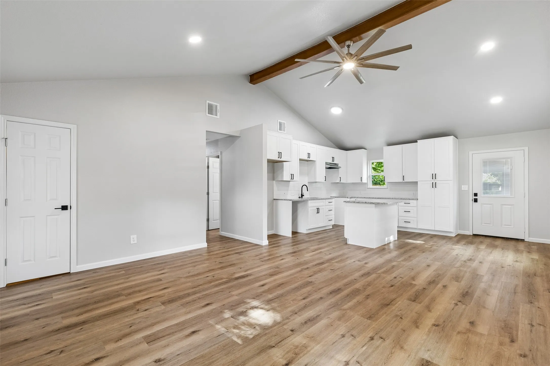 Single Family Residence For Sale in Johnson County , 902 Melanie Lane, Keene, Texas 76059, 3 Bedroom, 2 Bathroom, Garage spaces, 1,276 Sqft, built in 1985, mls#21315637, Real Estate Agent in Keene, Homes For Sale in Johnson county, Homes For Sale in Keene, Realtor in Keene Texas, Real Estate Brokerage Independent Realty Texas, Luminita Cordes Realtor