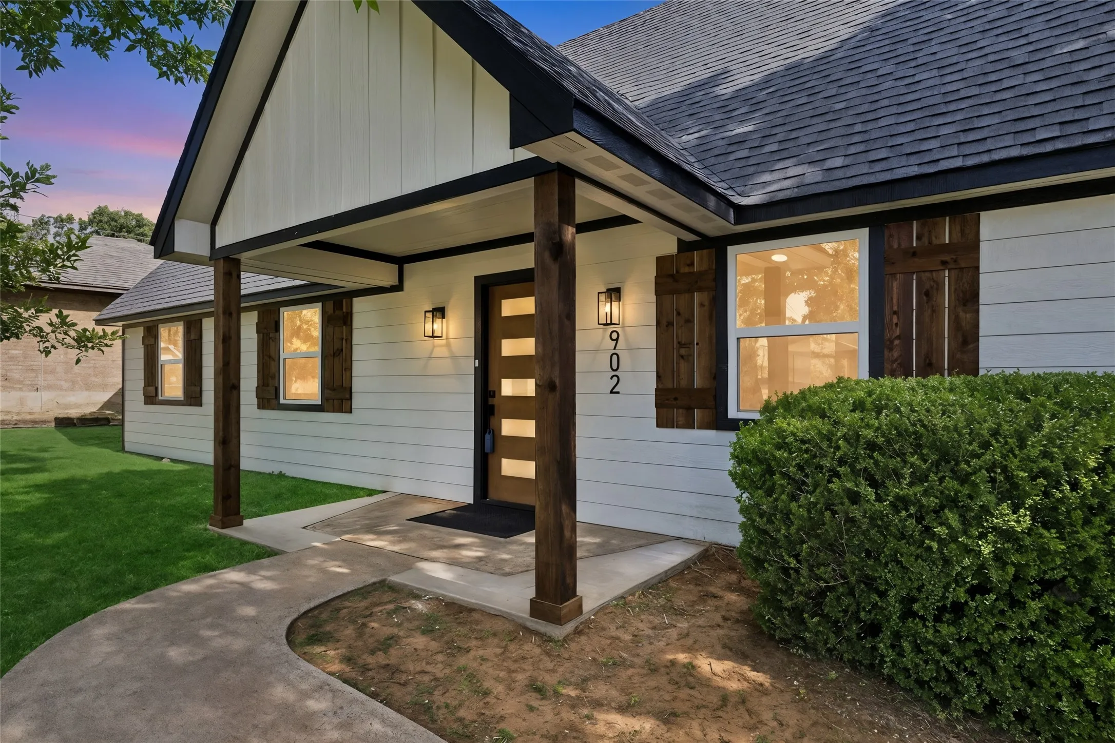 Single Family Residence For Sale in Johnson County , 902 Melanie Lane, Keene, Texas 76059, 3 Bedroom, 2 Bathroom, Garage spaces, 1,276 Sqft, built in 1985, mls#21315637, Real Estate Agent in Keene, Homes For Sale in Johnson county, Homes For Sale in Keene, Realtor in Keene Texas, Real Estate Brokerage Independent Realty Texas, Luminita Cordes Realtor