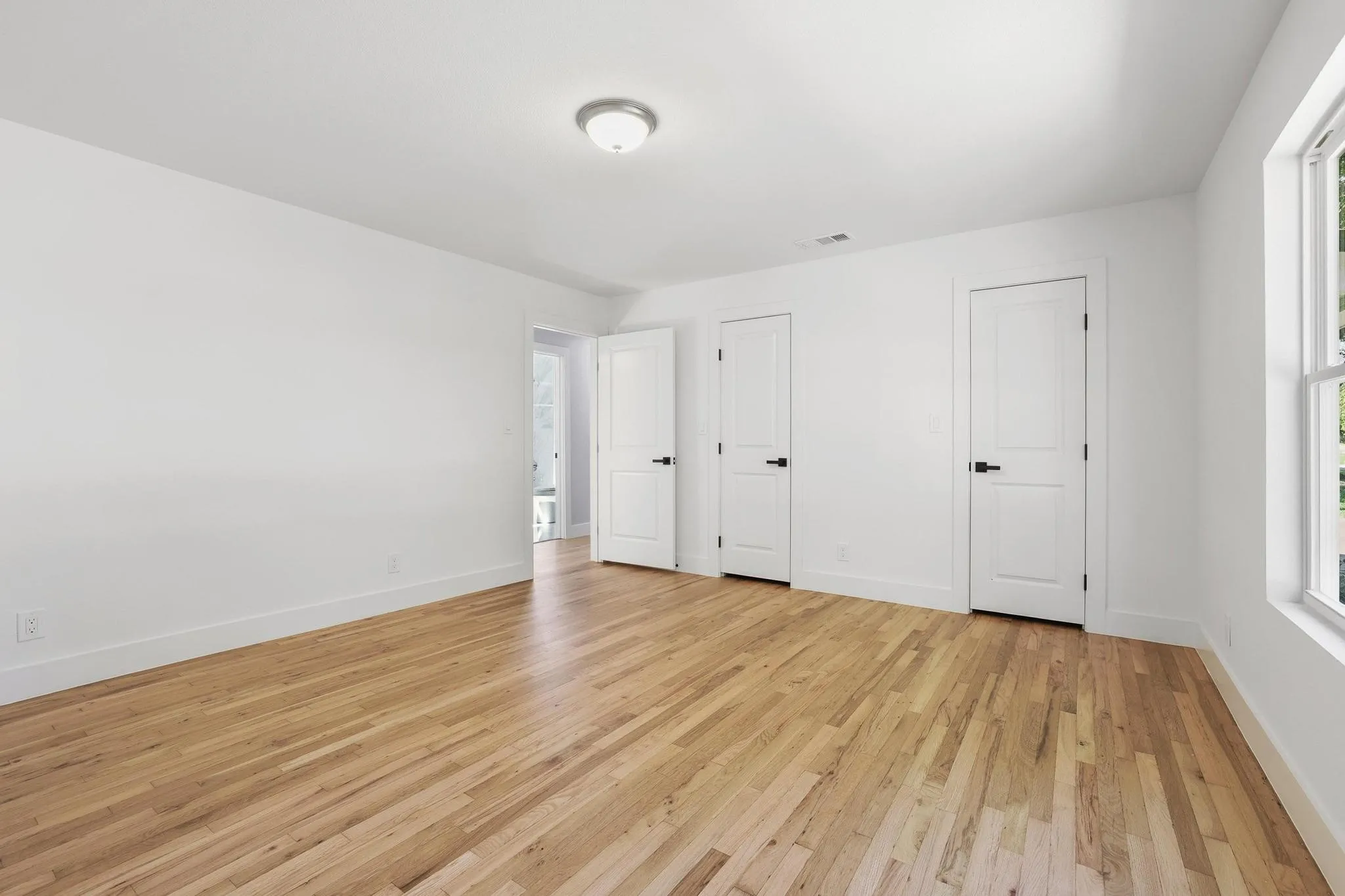 Single Family Residence For Sale in Fannin County , 709 Lipscomb Street, Bonham, Texas 75418, 3 Bedroom, 2 Bathroom, Garage spaces, 1,440 Sqft, built in 1950, mls#21319737, Real Estate Agent in Bonham, Homes For Sale in Fannin county, Homes For Sale in Bonham, Realtor in Bonham Texas, Real Estate Brokerage Independent Realty Texas, Luminita Cordes Realtor