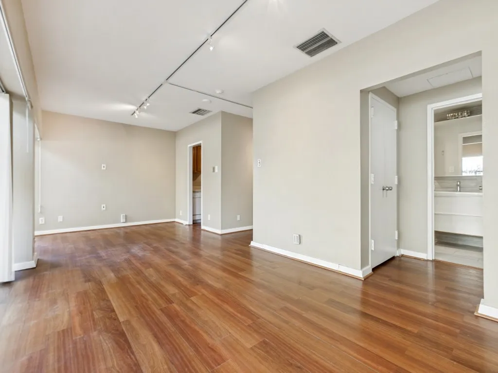 Main Area Showing Dressing Area & Bath