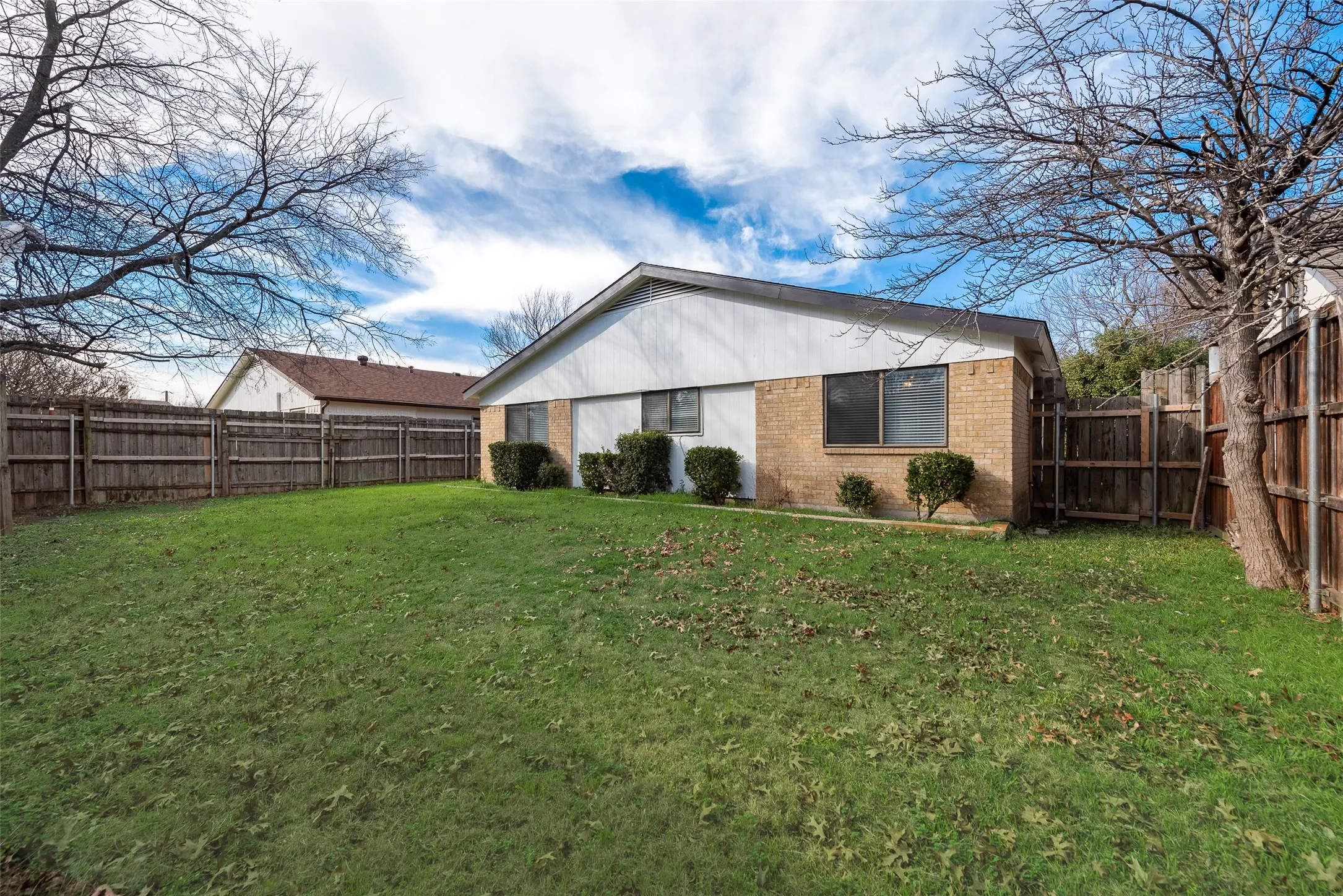 Single Family Residence For Sale in Dallas County , 10906 Listi Drive, Dallas, Texas 75238, 3 Bedroom, 2 Bathroom, 2 Garage spaces, 1,548 Sqft, built in 1981, mls#21319804, Real Estate Agent in Dallas, Homes For Sale in Dallas county, Homes For Sale in Dallas, Realtor in Dallas Texas, Real Estate Brokerage Independent Realty Texas, Luminita Cordes Realtor