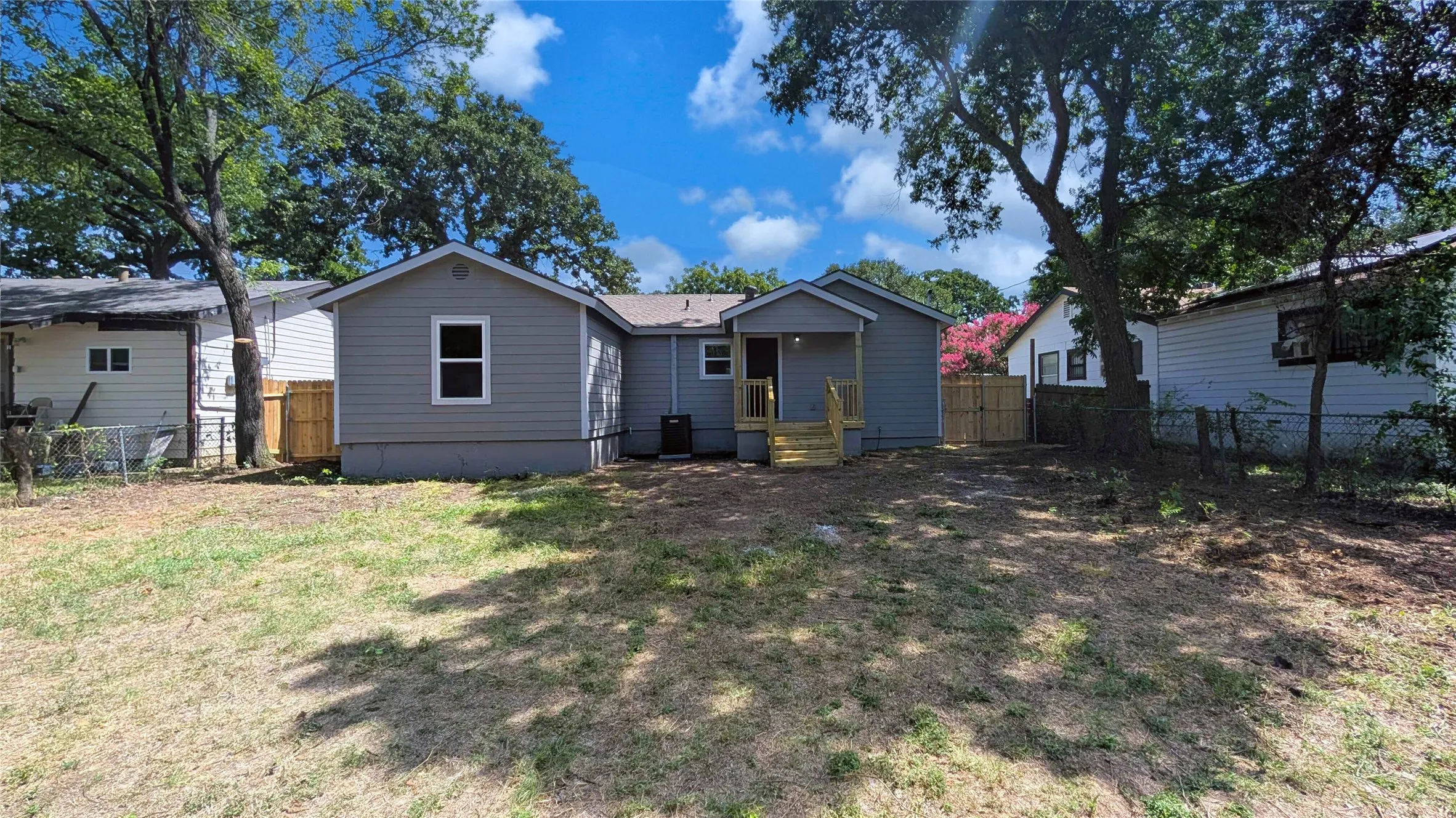 Single Family Residence For Sale in Tarrant County , 3725 Childress Street, Fort Worth, Texas 76119, 4 Bedroom, 2 Bathroom, Garage spaces, 1,283 Sqft, built in 1951, mls#21319590, Real Estate Agent in Fort Worth, Homes For Sale in Tarrant county, Homes For Sale in Fort Worth, Realtor in Fort Worth Texas, Real Estate Brokerage Independent Realty Texas, Luminita Cordes Realtor