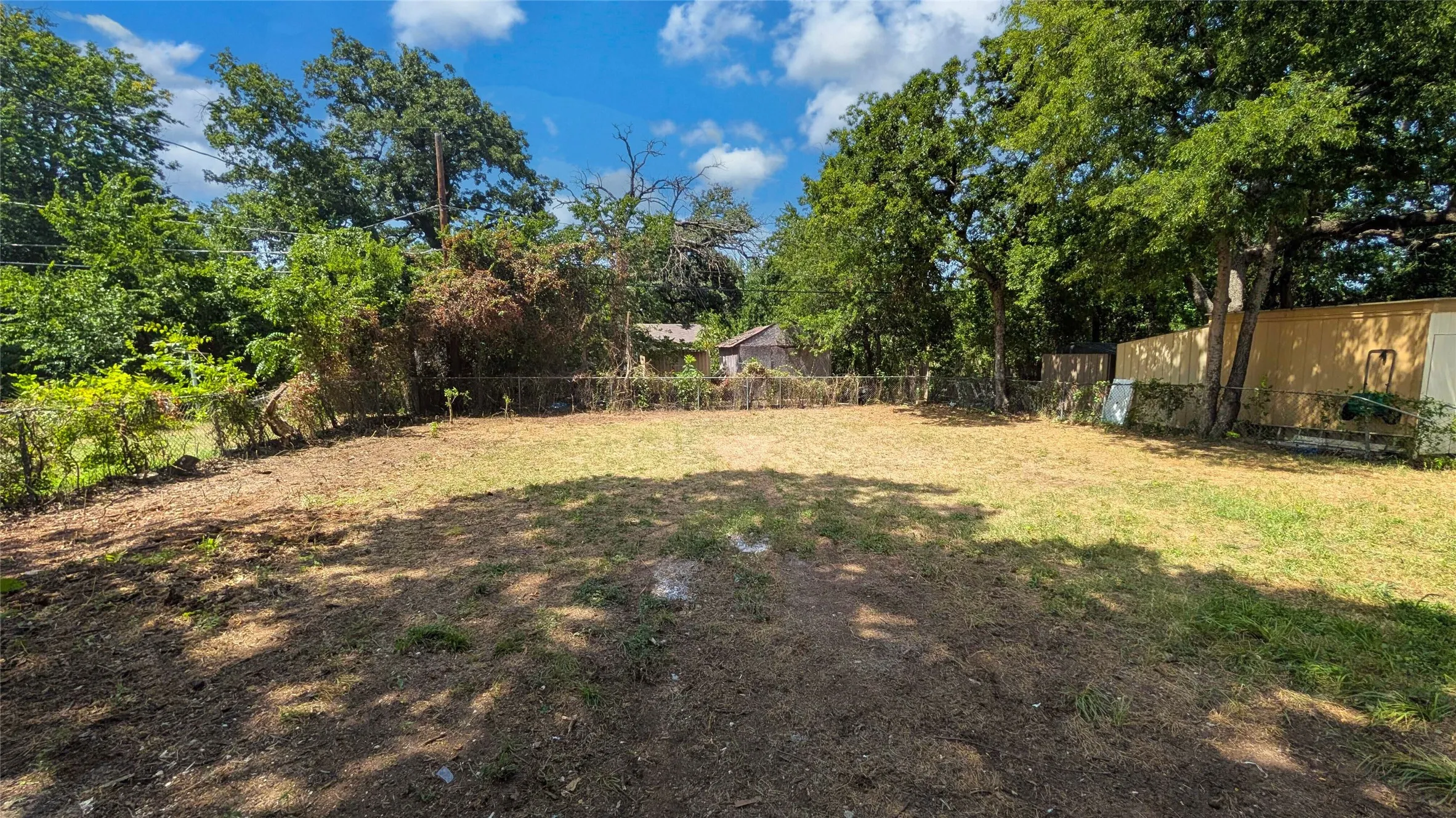 Single Family Residence For Sale in Tarrant County , 3725 Childress Street, Fort Worth, Texas 76119, 4 Bedroom, 2 Bathroom, Garage spaces, 1,283 Sqft, built in 1951, mls#21319590, Real Estate Agent in Fort Worth, Homes For Sale in Tarrant county, Homes For Sale in Fort Worth, Realtor in Fort Worth Texas, Real Estate Brokerage Independent Realty Texas, Luminita Cordes Realtor