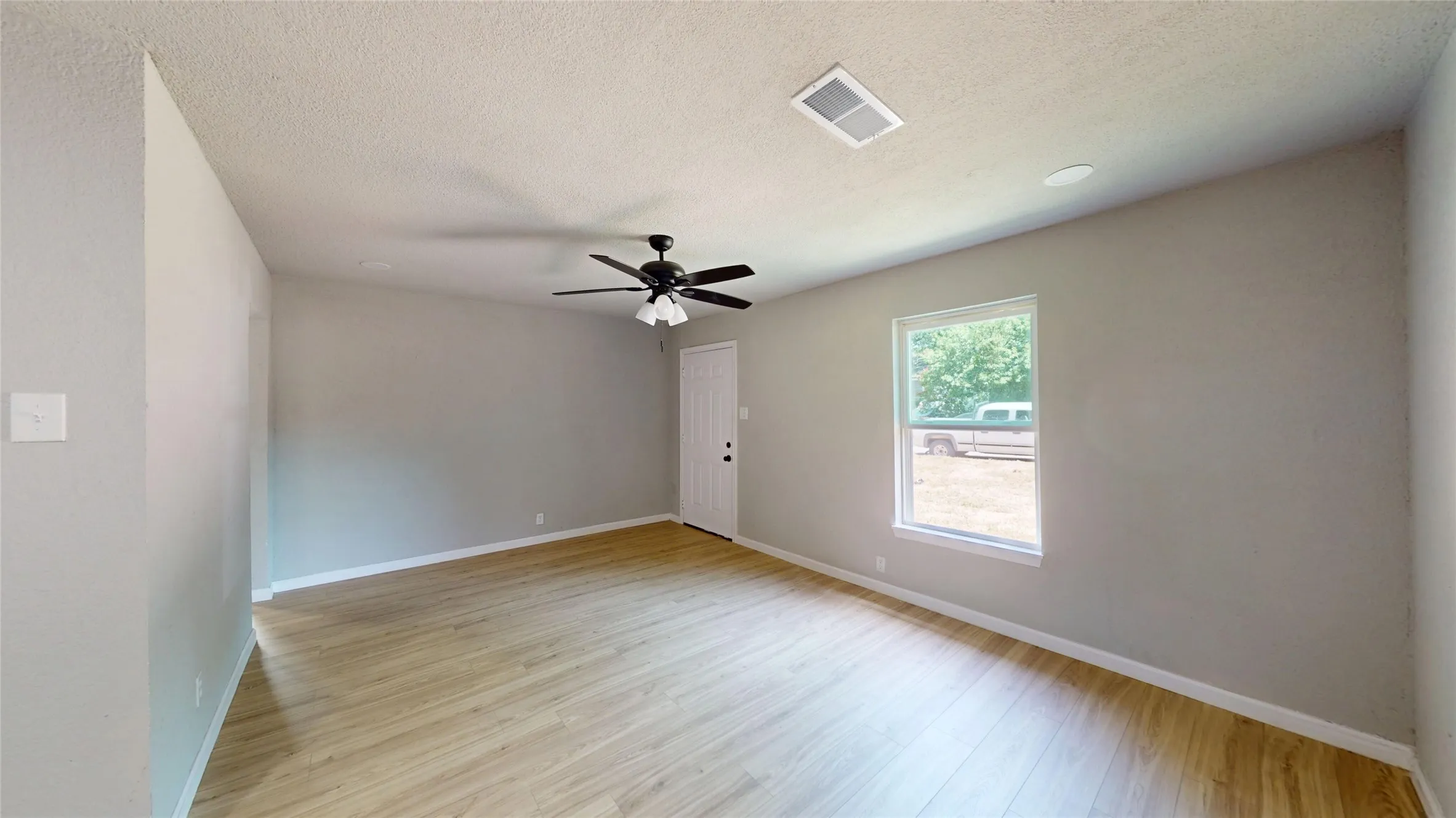 Single Family Residence For Sale in Tarrant County , 3725 Childress Street, Fort Worth, Texas 76119, 4 Bedroom, 2 Bathroom, Garage spaces, 1,283 Sqft, built in 1951, mls#21319590, Real Estate Agent in Fort Worth, Homes For Sale in Tarrant county, Homes For Sale in Fort Worth, Realtor in Fort Worth Texas, Real Estate Brokerage Independent Realty Texas, Luminita Cordes Realtor