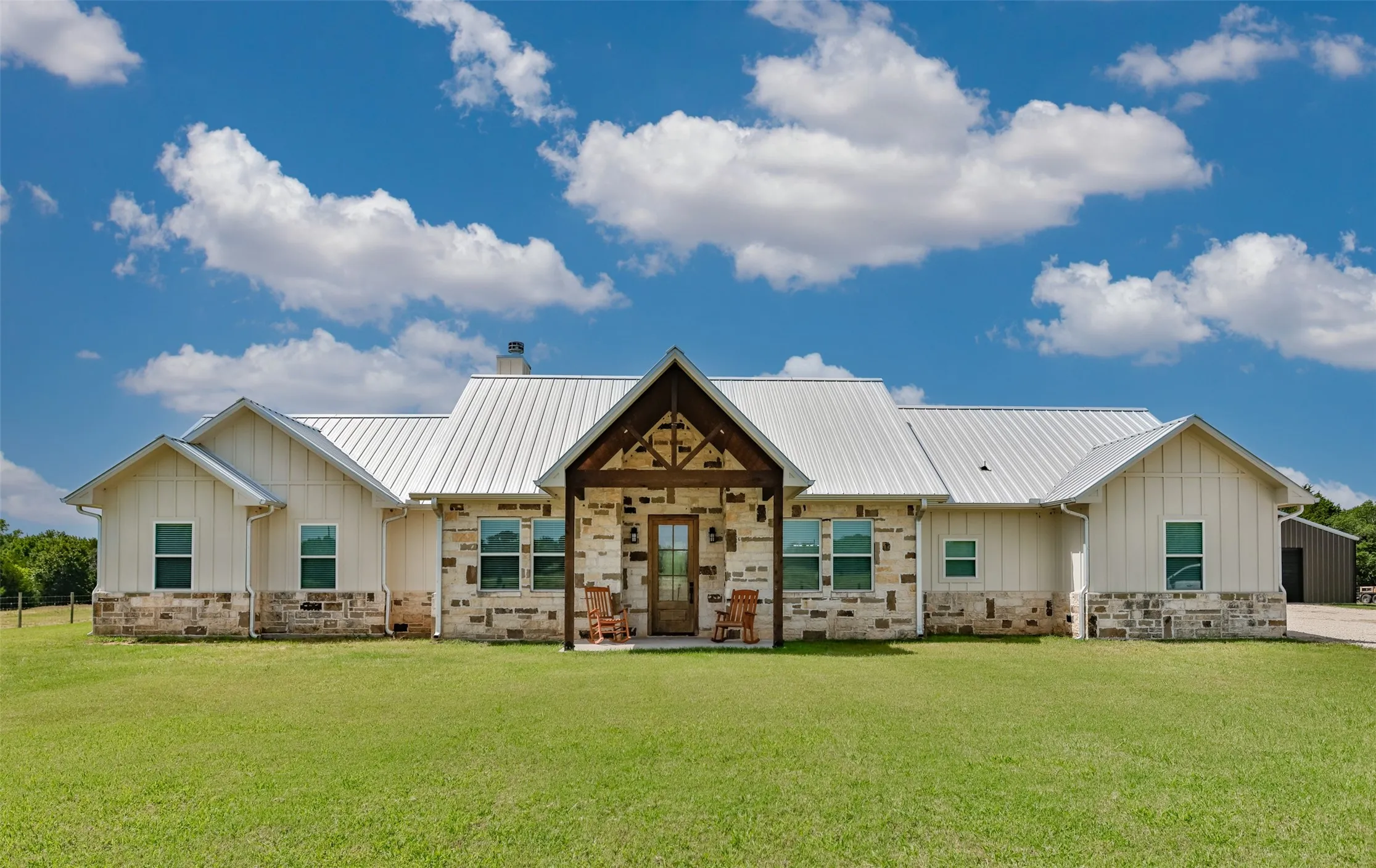 Single Family Residence For Sale in Cooke County , 405 County Road 156, Whitesboro, Texas 76273, 3 Bedroom, 3 Bathroom, Garage spaces, 2,397 Sqft, built in 2022, Price $925,000, mls#21319077, Real Estate Agent in Whitesboro, Homes For Sale in Cooke county, Homes For Sale in Whitesboro, Realtor in Whitesboro Texas, Real Estate Brokerage Independent Realty Texas, Luminita Cordes Realtor