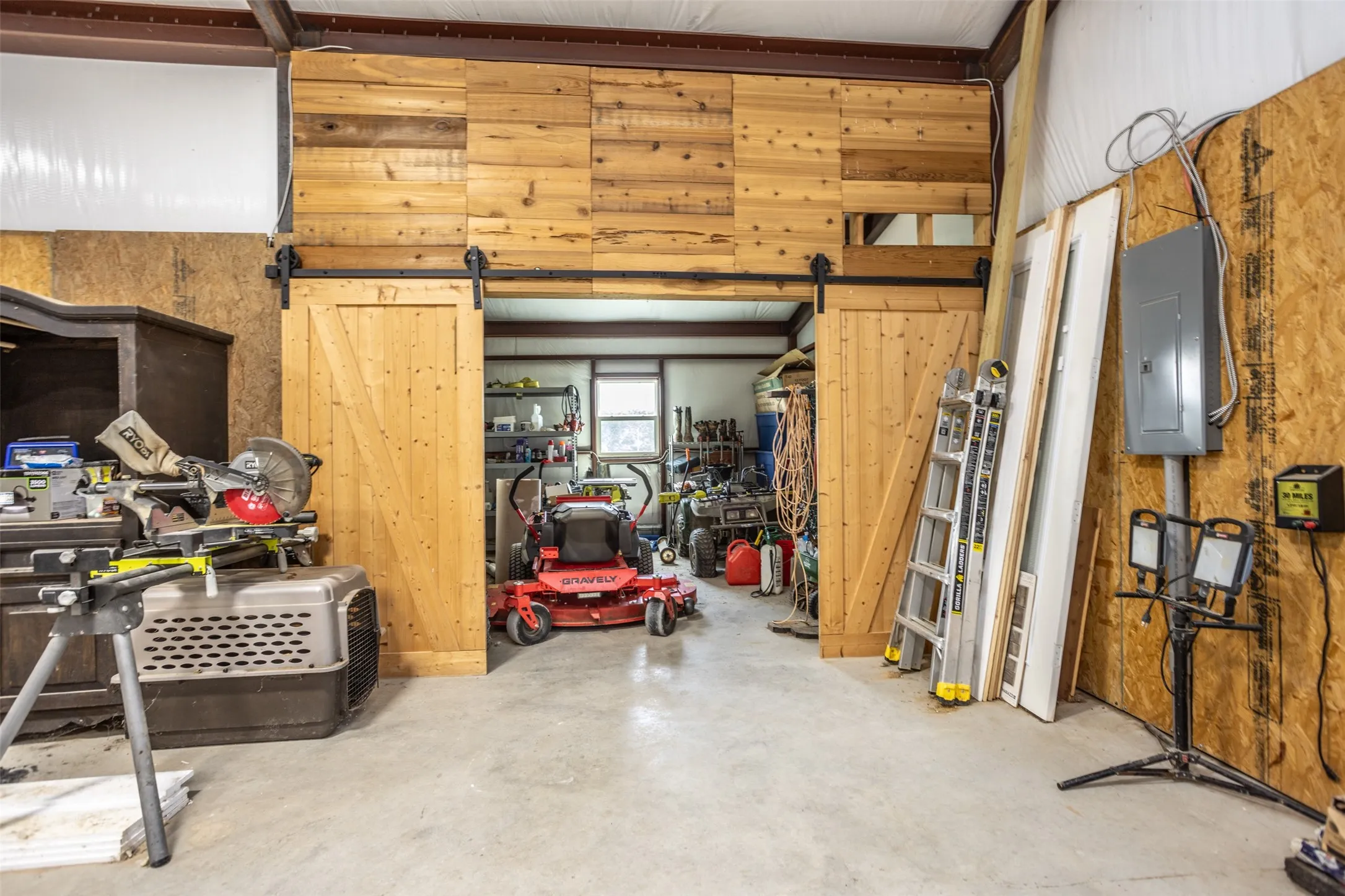 14x15 side room with sliding barn doors in addition to a 40x30 main shop space