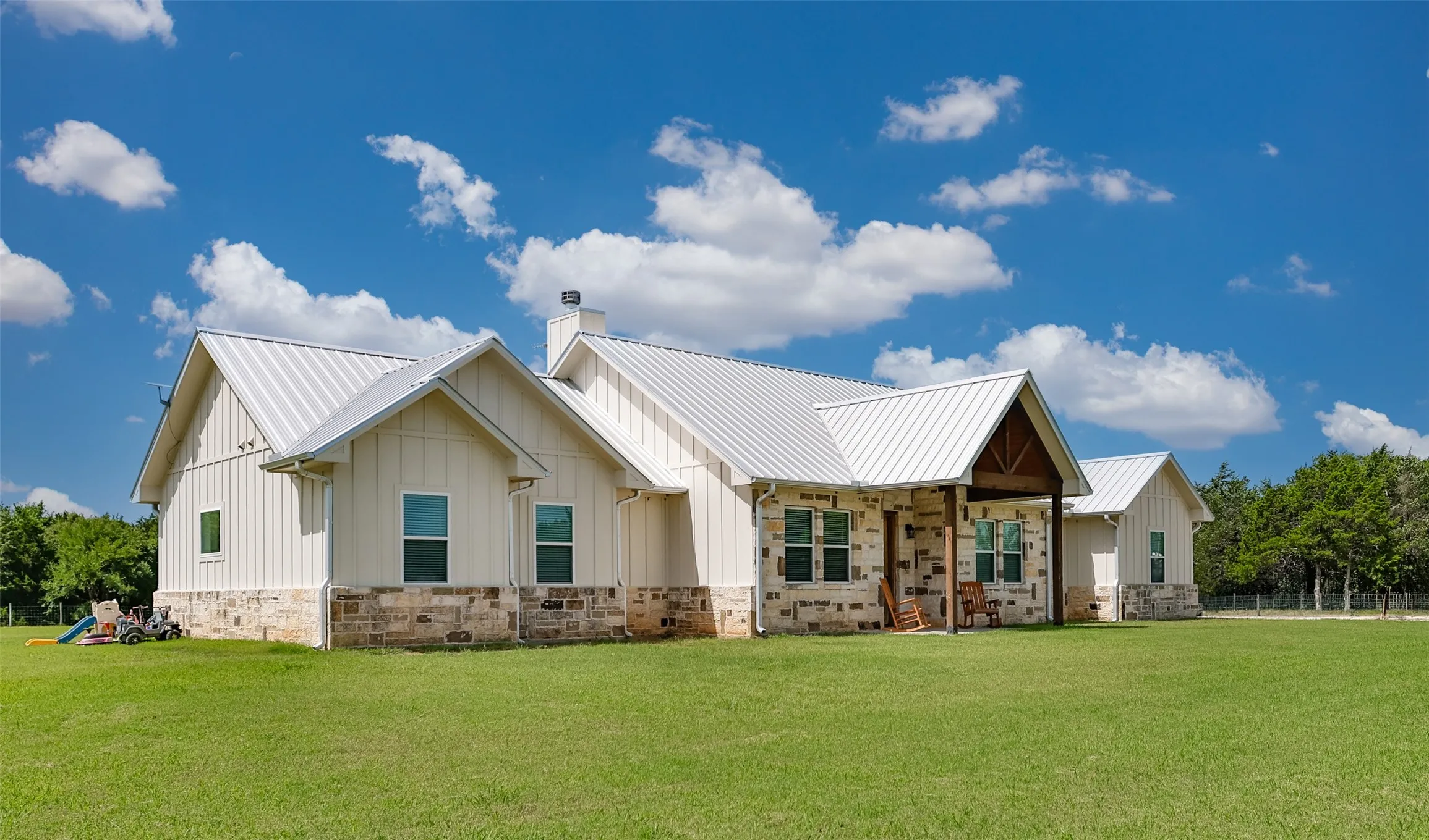Single Family Residence For Sale in Cooke County , 405 County Road 156, Whitesboro, Texas 76273, 3 Bedroom, 3 Bathroom, Garage spaces, 2,397 Sqft, built in 2022, Price $925,000, mls#21319077, Real Estate Agent in Whitesboro, Homes For Sale in Cooke county, Homes For Sale in Whitesboro, Realtor in Whitesboro Texas, Real Estate Brokerage Independent Realty Texas, Luminita Cordes Realtor