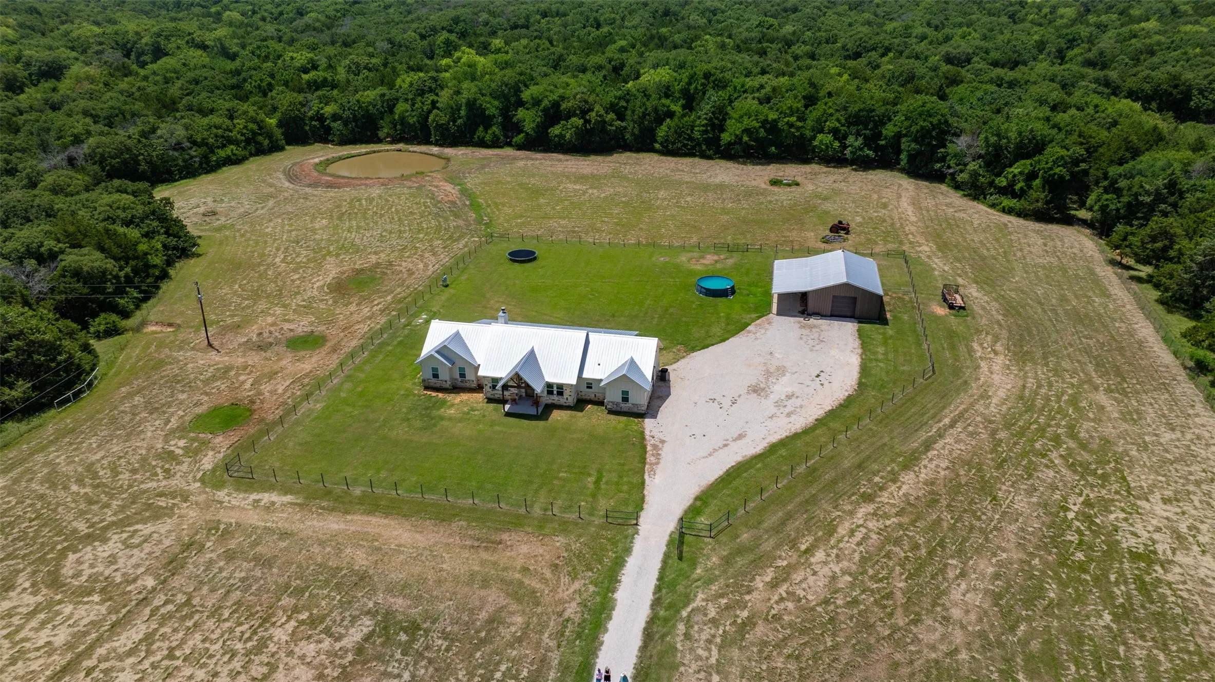 Single Family Residence For Sale in Cooke County , 405 County Road 156, Whitesboro, Texas 76273, 3 Bedroom, 3 Bathroom, Garage spaces, 2,397 Sqft, built in 2022, Price $925,000, mls#21319077, Real Estate Agent in Whitesboro, Homes For Sale in Cooke county, Homes For Sale in Whitesboro, Realtor in Whitesboro Texas, Real Estate Brokerage Independent Realty Texas, Luminita Cordes Realtor