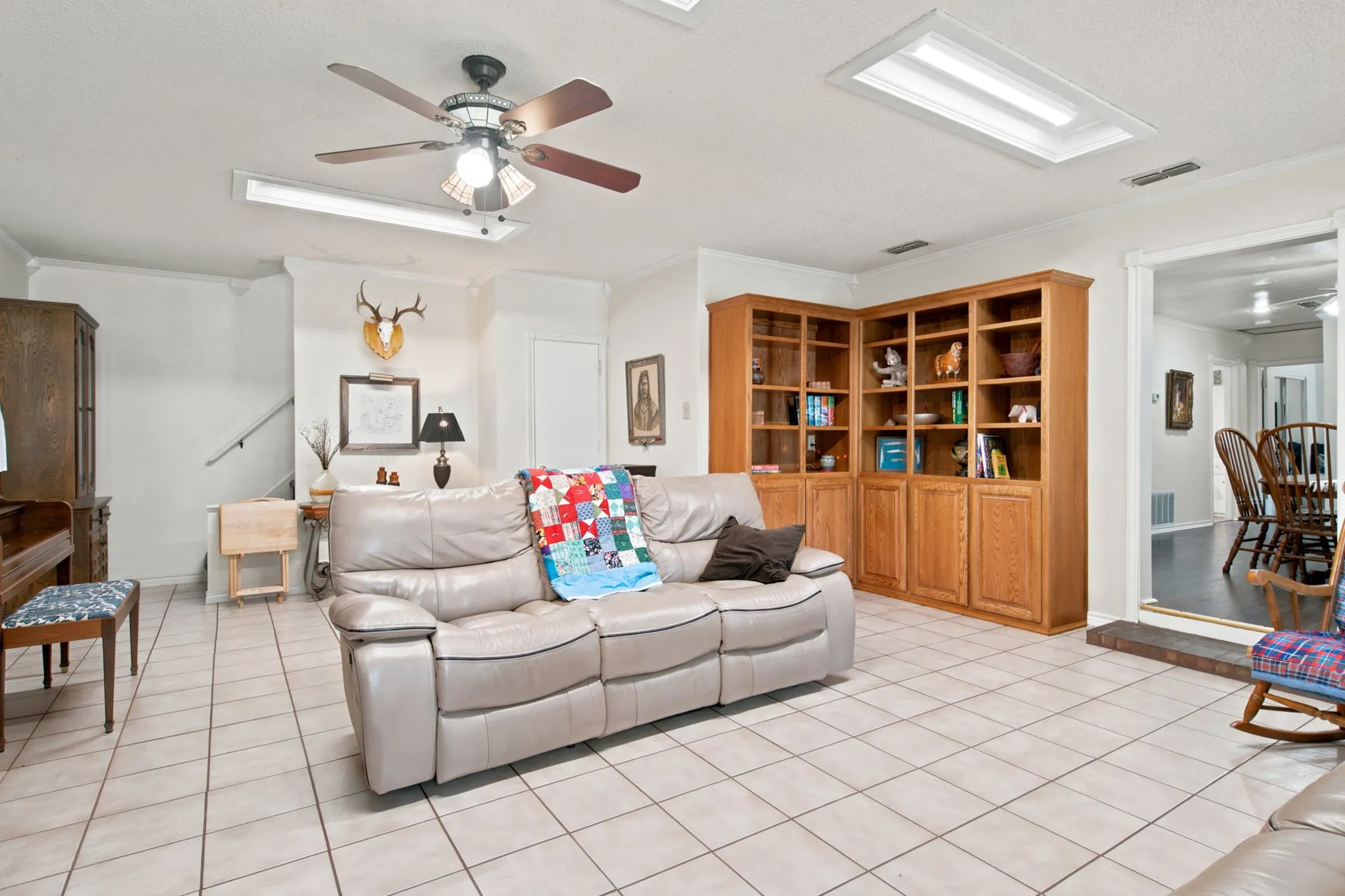Single Family Residence For Sale in Denton County , 206 E North Street, Aubrey, Texas 76227, 4 Bedroom, 2 Bathroom, Garage spaces, 1,790 Sqft, built in 1952, mls#21319328, Real Estate Agent in Aubrey, Homes For Sale in Denton county, Homes For Sale in Aubrey, Realtor in Aubrey Texas, Real Estate Brokerage Independent Realty Texas, Luminita Cordes Realtor