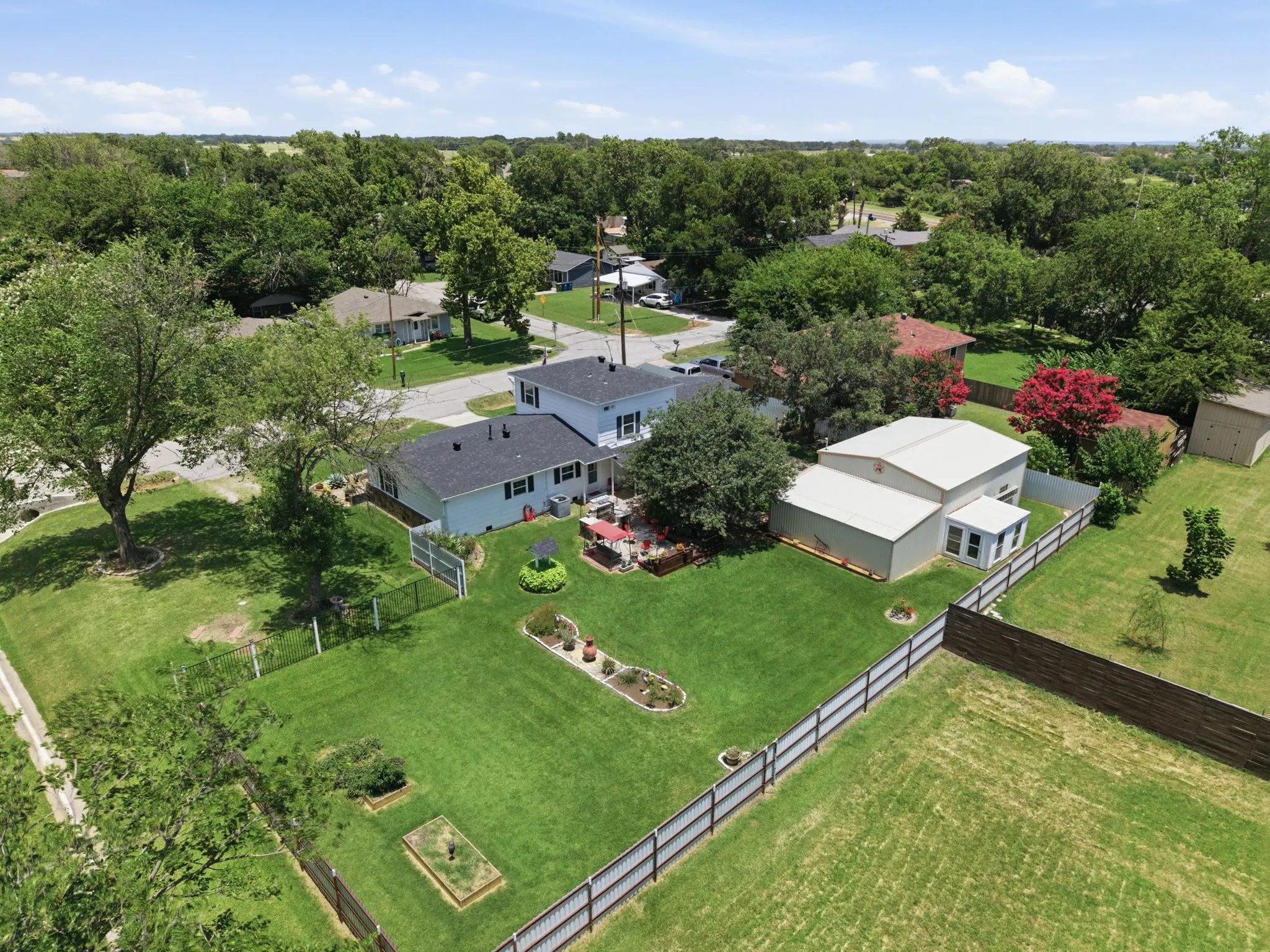 Single Family Residence For Sale in Denton County , 206 E North Street, Aubrey, Texas 76227, 4 Bedroom, 2 Bathroom, Garage spaces, 1,790 Sqft, built in 1952, mls#21319328, Real Estate Agent in Aubrey, Homes For Sale in Denton county, Homes For Sale in Aubrey, Realtor in Aubrey Texas, Real Estate Brokerage Independent Realty Texas, Luminita Cordes Realtor