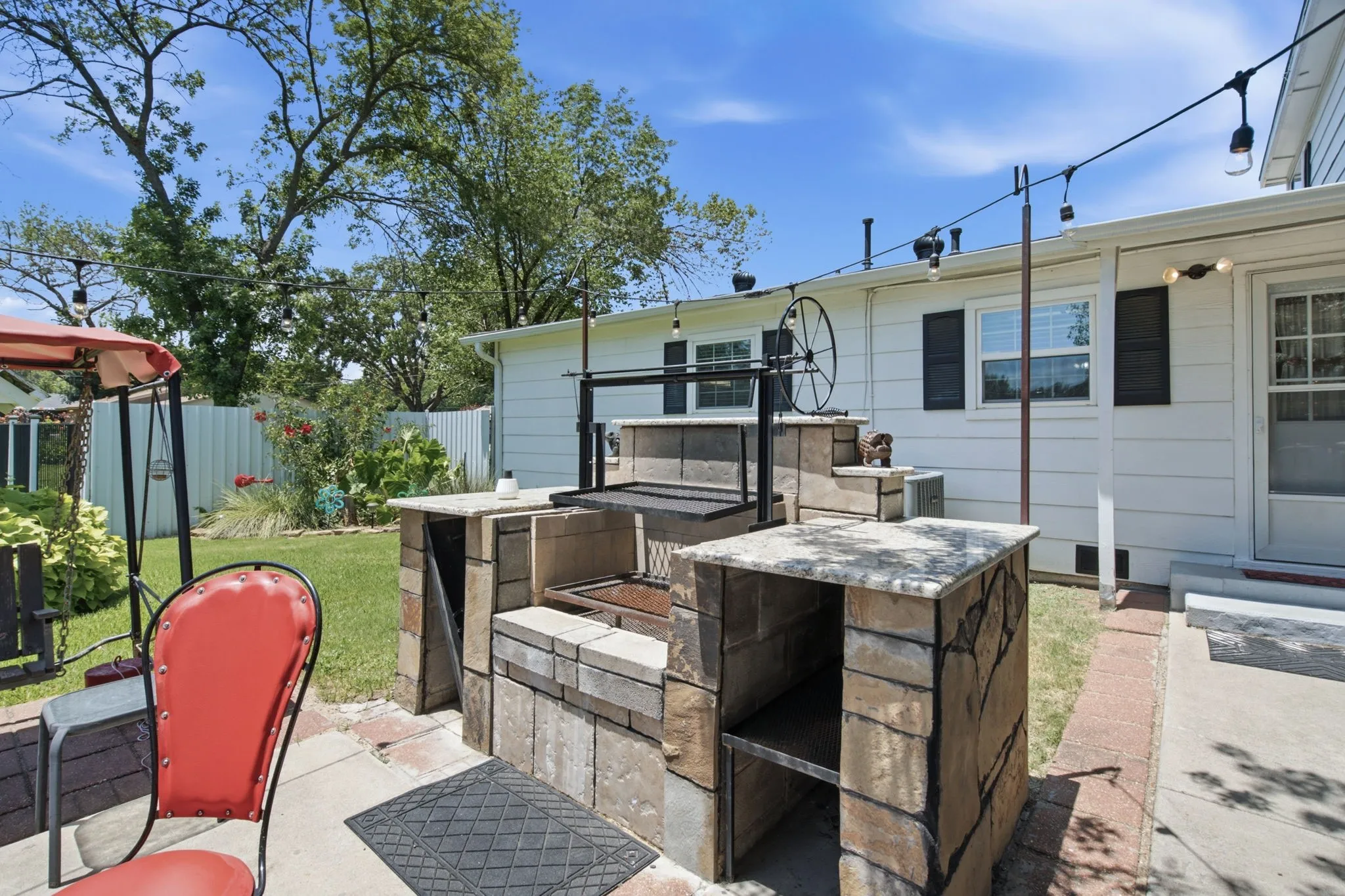 Single Family Residence For Sale in Denton County , 206 E North Street, Aubrey, Texas 76227, 4 Bedroom, 2 Bathroom, Garage spaces, 1,790 Sqft, built in 1952, mls#21319328, Real Estate Agent in Aubrey, Homes For Sale in Denton county, Homes For Sale in Aubrey, Realtor in Aubrey Texas, Real Estate Brokerage Independent Realty Texas, Luminita Cordes Realtor