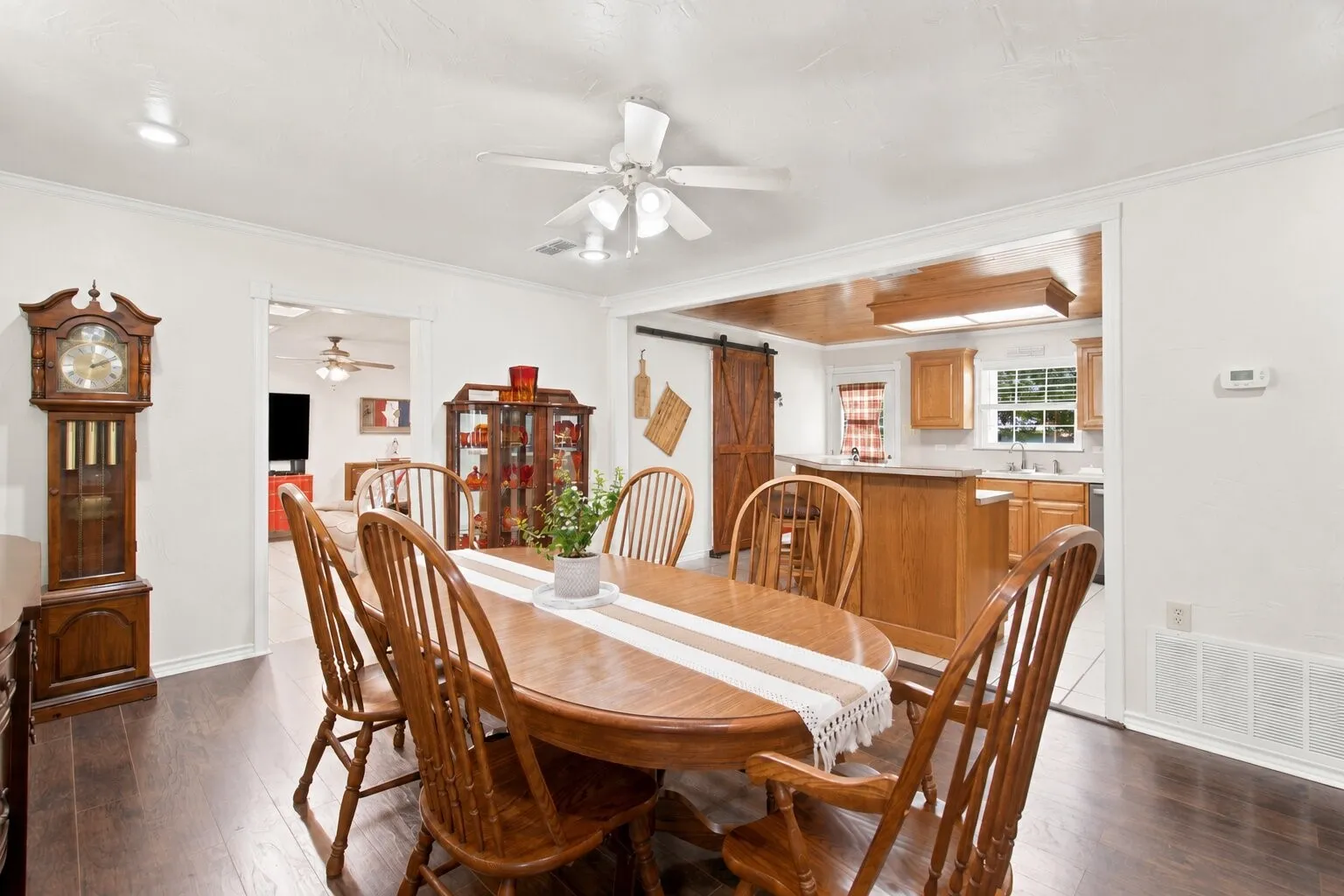 Single Family Residence For Sale in Denton County , 206 E North Street, Aubrey, Texas 76227, 4 Bedroom, 2 Bathroom, Garage spaces, 1,790 Sqft, built in 1952, mls#21319328, Real Estate Agent in Aubrey, Homes For Sale in Denton county, Homes For Sale in Aubrey, Realtor in Aubrey Texas, Real Estate Brokerage Independent Realty Texas, Luminita Cordes Realtor