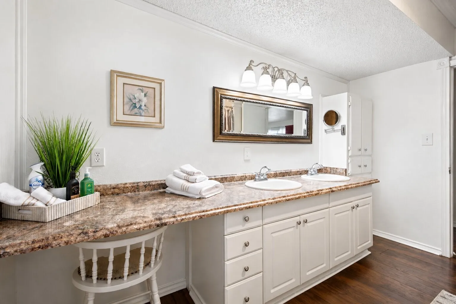 Single Family Residence For Sale in Denton County , 206 E North Street, Aubrey, Texas 76227, 4 Bedroom, 2 Bathroom, Garage spaces, 1,790 Sqft, built in 1952, mls#21319328, Real Estate Agent in Aubrey, Homes For Sale in Denton county, Homes For Sale in Aubrey, Realtor in Aubrey Texas, Real Estate Brokerage Independent Realty Texas, Luminita Cordes Realtor