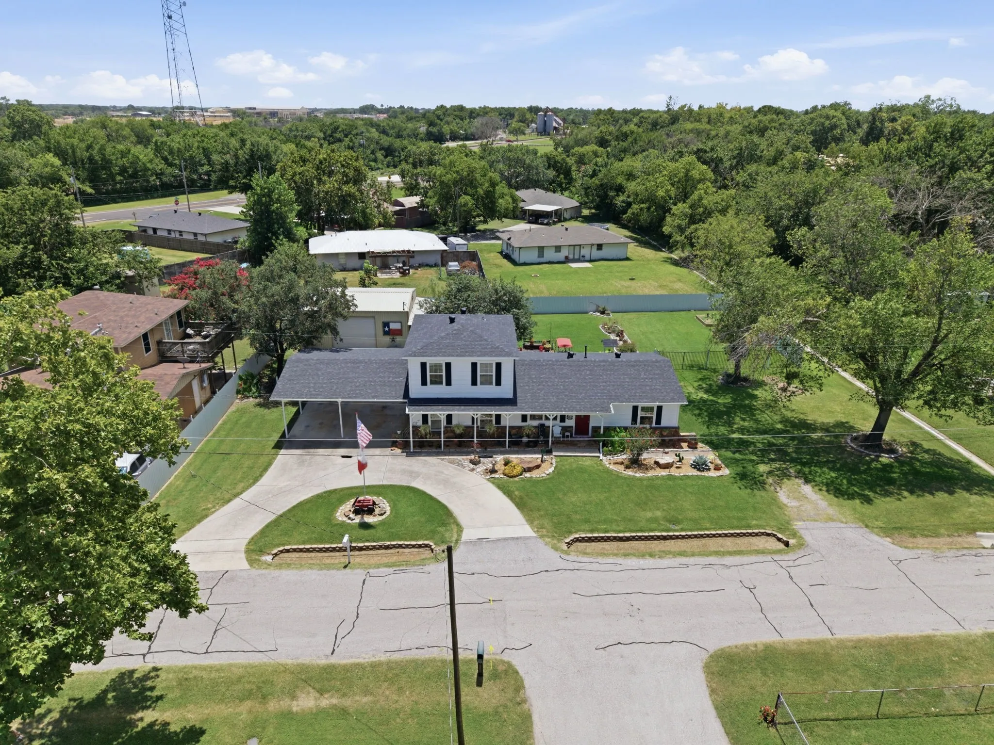 Single Family Residence For Sale in Denton County , 206 E North Street, Aubrey, Texas 76227, 4 Bedroom, 2 Bathroom, Garage spaces, 1,790 Sqft, built in 1952, mls#21319328, Real Estate Agent in Aubrey, Homes For Sale in Denton county, Homes For Sale in Aubrey, Realtor in Aubrey Texas, Real Estate Brokerage Independent Realty Texas, Luminita Cordes Realtor