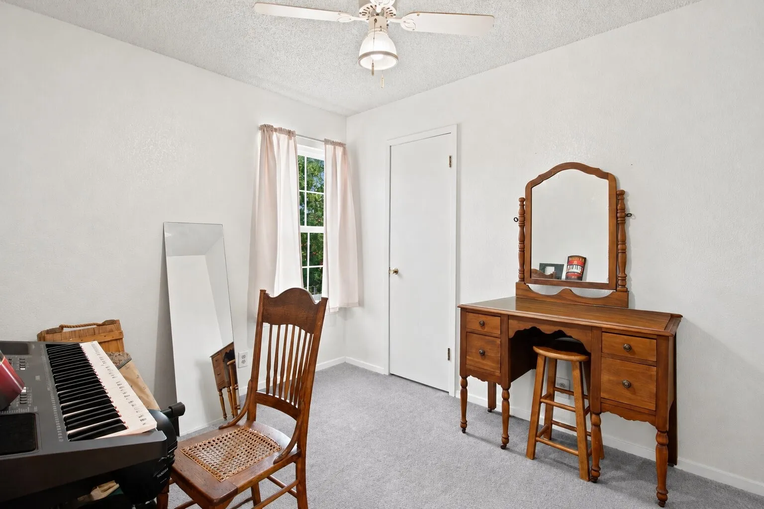Single Family Residence For Sale in Denton County , 206 E North Street, Aubrey, Texas 76227, 4 Bedroom, 2 Bathroom, Garage spaces, 1,790 Sqft, built in 1952, mls#21319328, Real Estate Agent in Aubrey, Homes For Sale in Denton county, Homes For Sale in Aubrey, Realtor in Aubrey Texas, Real Estate Brokerage Independent Realty Texas, Luminita Cordes Realtor