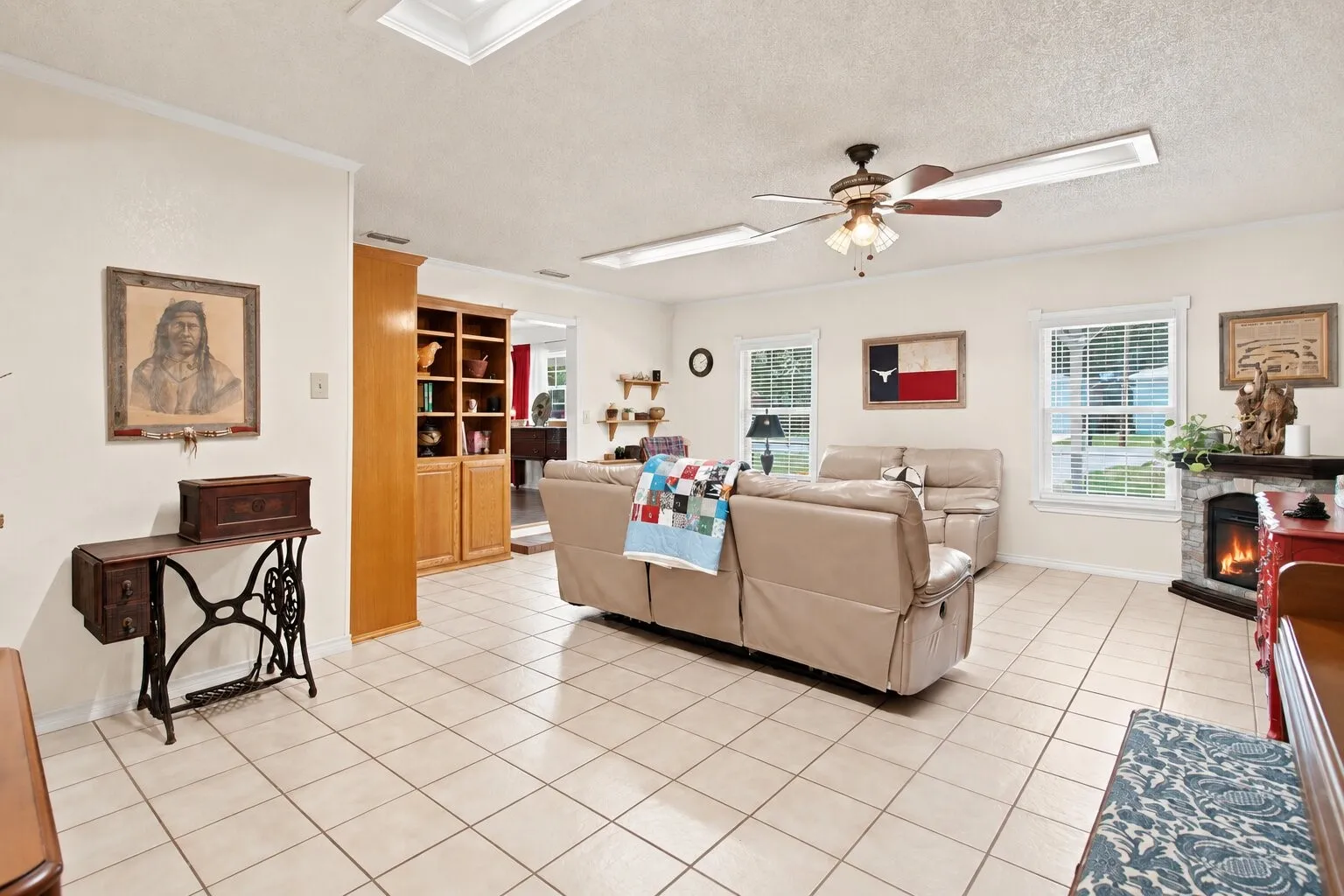 Single Family Residence For Sale in Denton County , 206 E North Street, Aubrey, Texas 76227, 4 Bedroom, 2 Bathroom, Garage spaces, 1,790 Sqft, built in 1952, mls#21319328, Real Estate Agent in Aubrey, Homes For Sale in Denton county, Homes For Sale in Aubrey, Realtor in Aubrey Texas, Real Estate Brokerage Independent Realty Texas, Luminita Cordes Realtor