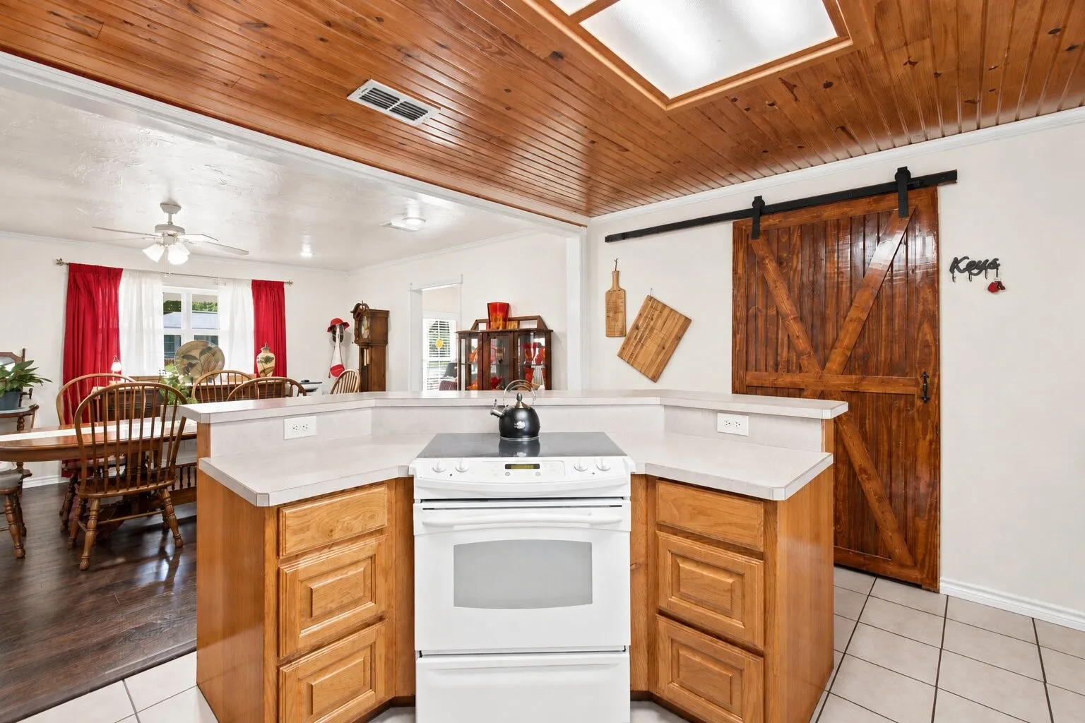 Single Family Residence For Sale in Denton County , 206 E North Street, Aubrey, Texas 76227, 4 Bedroom, 2 Bathroom, Garage spaces, 1,790 Sqft, built in 1952, mls#21319328, Real Estate Agent in Aubrey, Homes For Sale in Denton county, Homes For Sale in Aubrey, Realtor in Aubrey Texas, Real Estate Brokerage Independent Realty Texas, Luminita Cordes Realtor