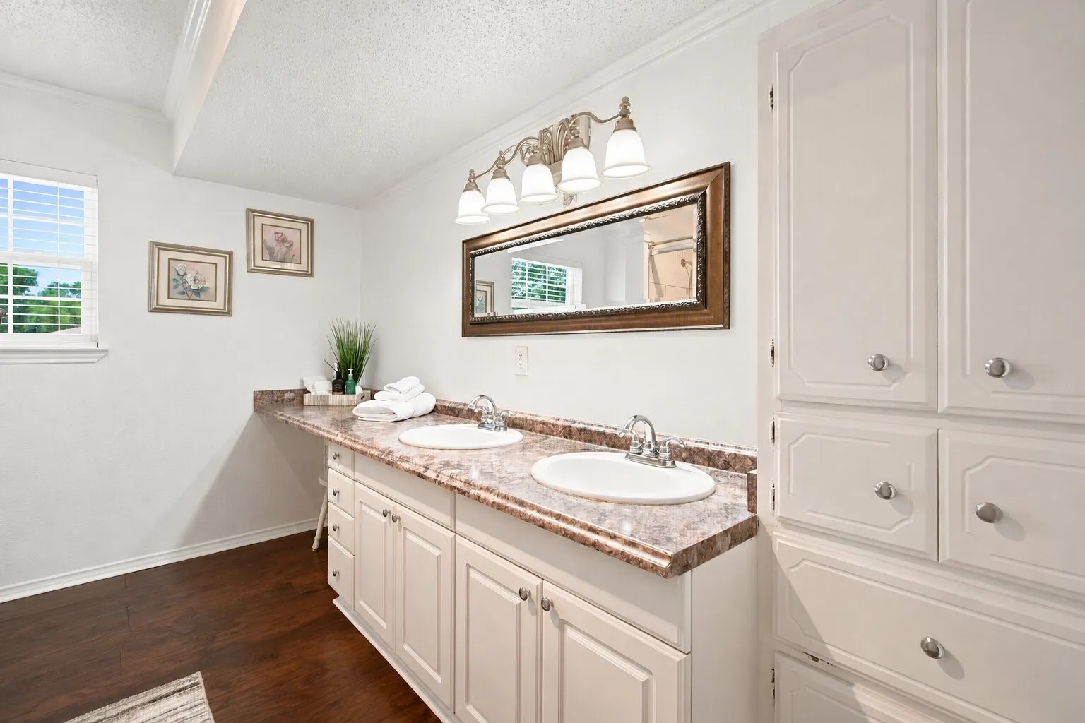 Single Family Residence For Sale in Denton County , 206 E North Street, Aubrey, Texas 76227, 4 Bedroom, 2 Bathroom, Garage spaces, 1,790 Sqft, built in 1952, mls#21319328, Real Estate Agent in Aubrey, Homes For Sale in Denton county, Homes For Sale in Aubrey, Realtor in Aubrey Texas, Real Estate Brokerage Independent Realty Texas, Luminita Cordes Realtor