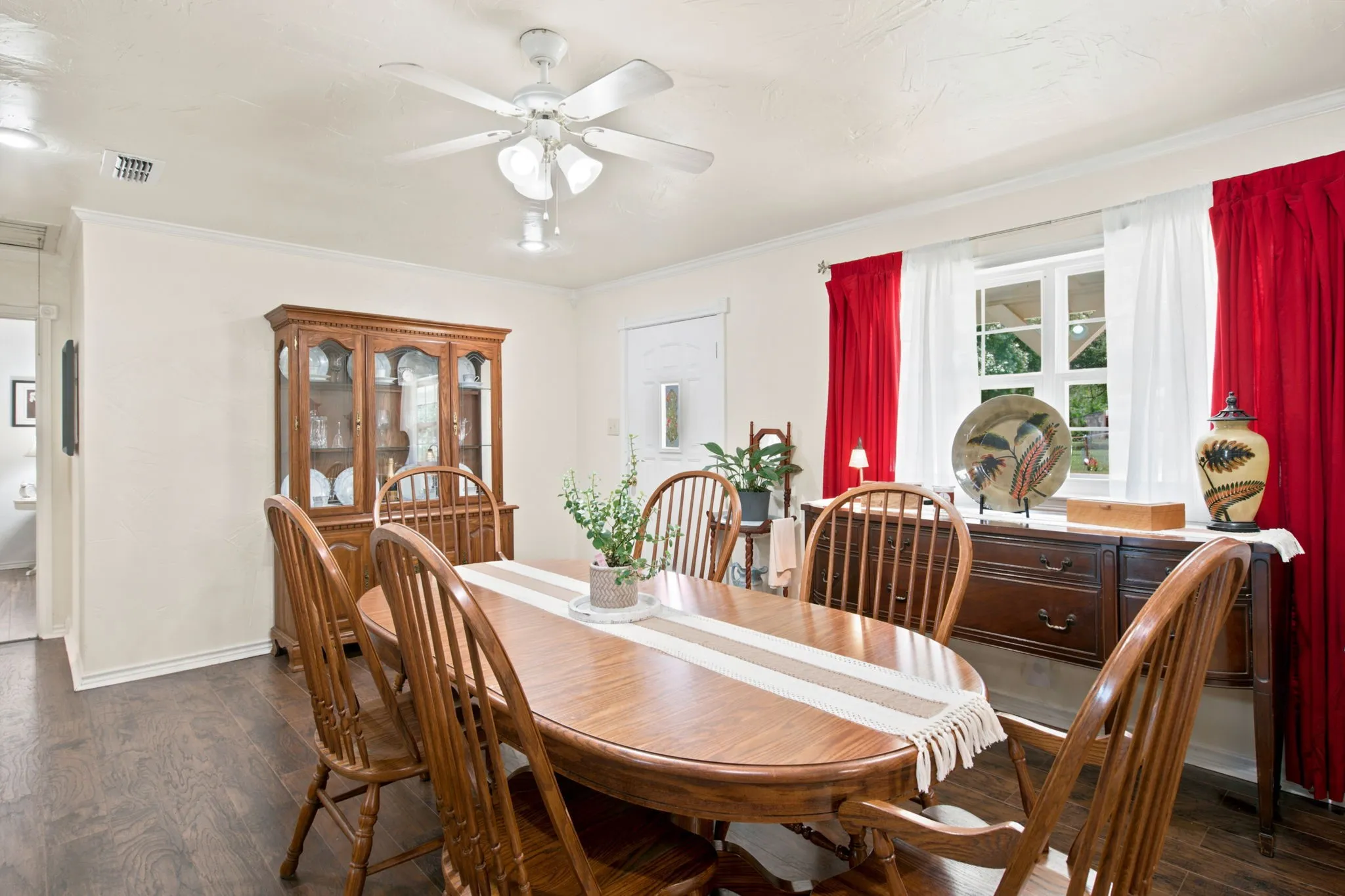 Single Family Residence For Sale in Denton County , 206 E North Street, Aubrey, Texas 76227, 4 Bedroom, 2 Bathroom, Garage spaces, 1,790 Sqft, built in 1952, mls#21319328, Real Estate Agent in Aubrey, Homes For Sale in Denton county, Homes For Sale in Aubrey, Realtor in Aubrey Texas, Real Estate Brokerage Independent Realty Texas, Luminita Cordes Realtor