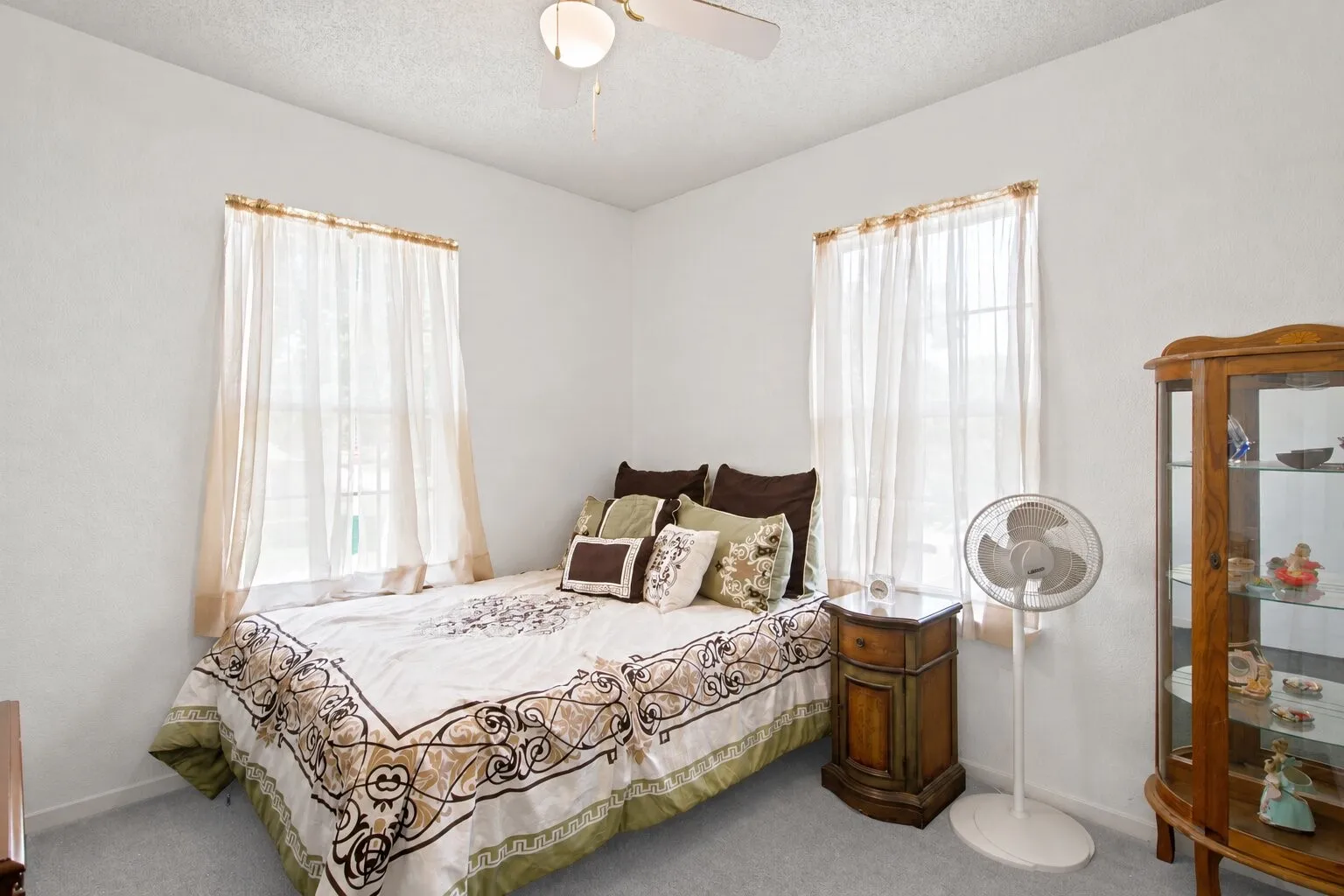 Single Family Residence For Sale in Denton County , 206 E North Street, Aubrey, Texas 76227, 4 Bedroom, 2 Bathroom, Garage spaces, 1,790 Sqft, built in 1952, mls#21319328, Real Estate Agent in Aubrey, Homes For Sale in Denton county, Homes For Sale in Aubrey, Realtor in Aubrey Texas, Real Estate Brokerage Independent Realty Texas, Luminita Cordes Realtor