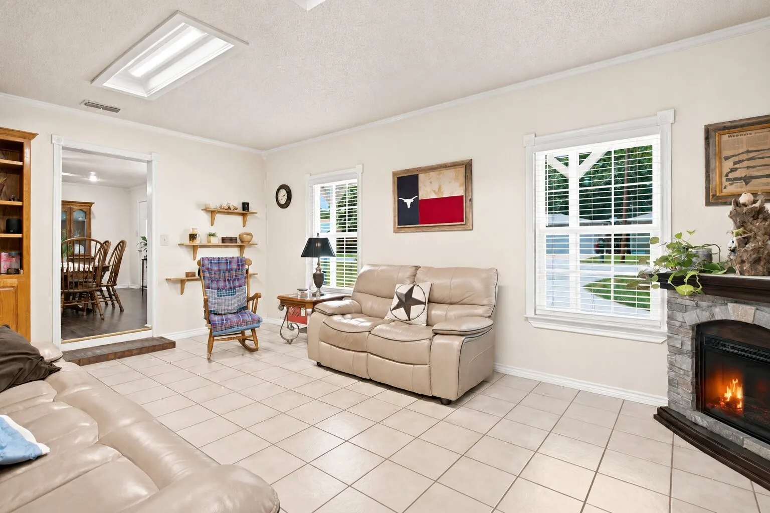 Single Family Residence For Sale in Denton County , 206 E North Street, Aubrey, Texas 76227, 4 Bedroom, 2 Bathroom, Garage spaces, 1,790 Sqft, built in 1952, mls#21319328, Real Estate Agent in Aubrey, Homes For Sale in Denton county, Homes For Sale in Aubrey, Realtor in Aubrey Texas, Real Estate Brokerage Independent Realty Texas, Luminita Cordes Realtor