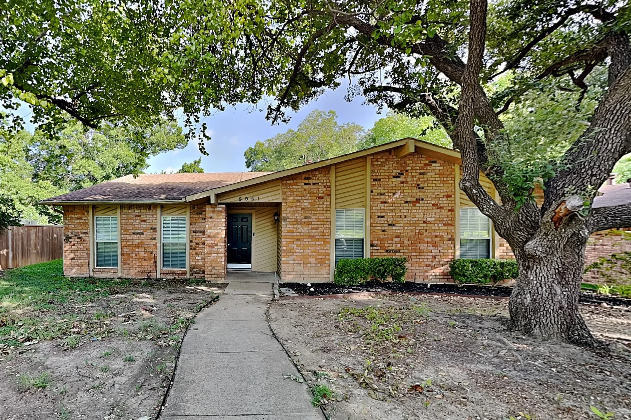 Single Family Residence For Rent in Dallas County , 5901 Excalibur Drive, Garland, Texas 75044, 4 Bedroom, 2 Bathroom, 2 Garage spaces, 2,100 Sqft, built in 1976, mls#21319826, Real Estate Agent in Garland, Homes For Rent in Dallas county, Homes For Rent in Garland, Realtor in Garland Texas, Real Estate Brokerage Independent Realty Texas, Luminita Cordes Realtor