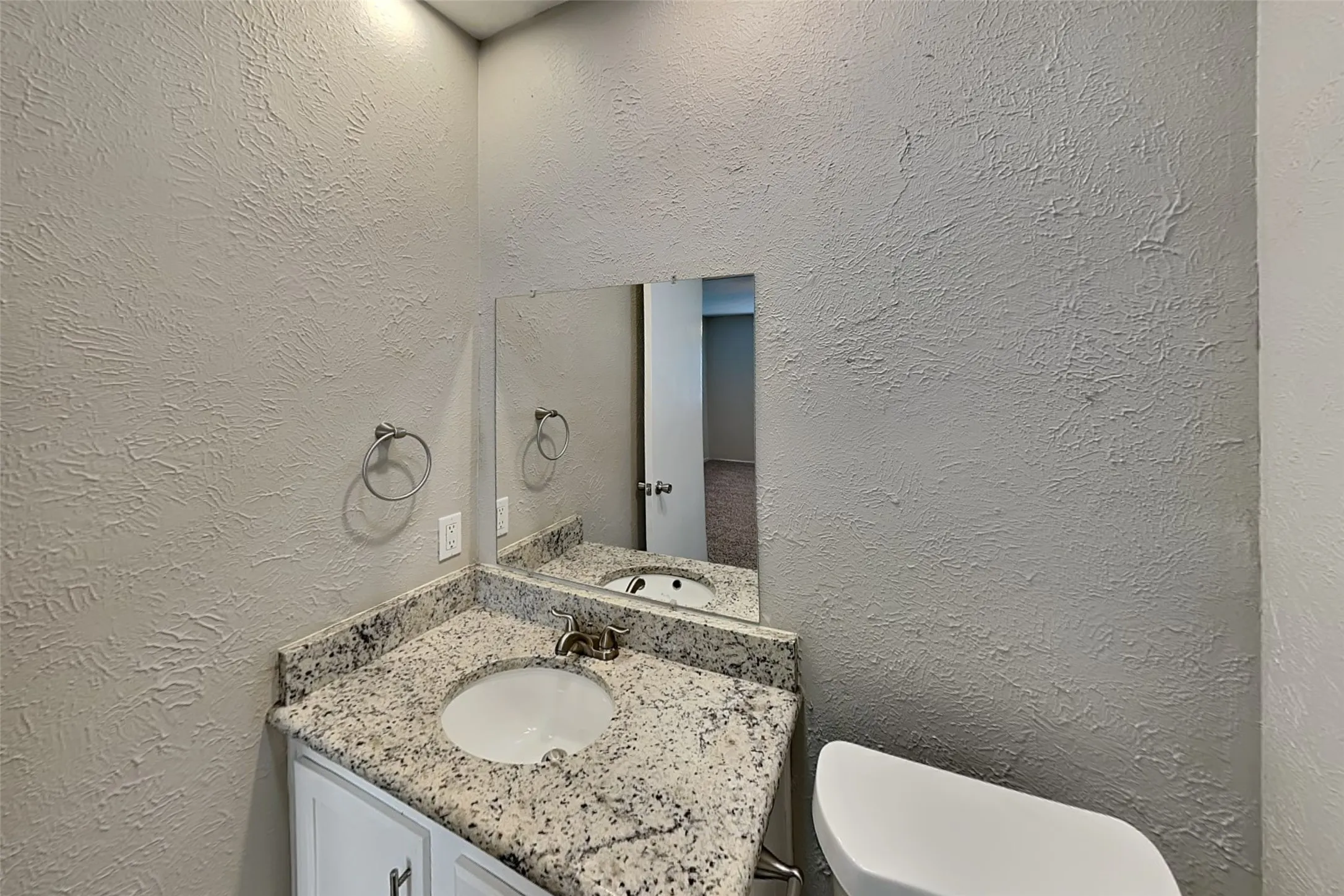 Single Family Residence For Rent in Dallas County , 5901 Excalibur Drive, Garland, Texas 75044, 4 Bedroom, 2 Bathroom, 2 Garage spaces, 2,100 Sqft, built in 1976, mls#21319826, Real Estate Agent in Garland, Homes For Rent in Dallas county, Homes For Rent in Garland, Realtor in Garland Texas, Real Estate Brokerage Independent Realty Texas, Luminita Cordes Realtor