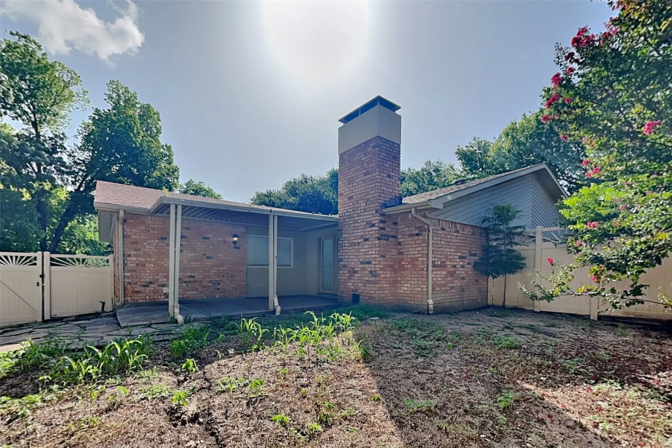 Single Family Residence For Rent in Dallas County , 5901 Excalibur Drive, Garland, Texas 75044, 4 Bedroom, 2 Bathroom, 2 Garage spaces, 2,100 Sqft, built in 1976, mls#21319826, Real Estate Agent in Garland, Homes For Rent in Dallas county, Homes For Rent in Garland, Realtor in Garland Texas, Real Estate Brokerage Independent Realty Texas, Luminita Cordes Realtor