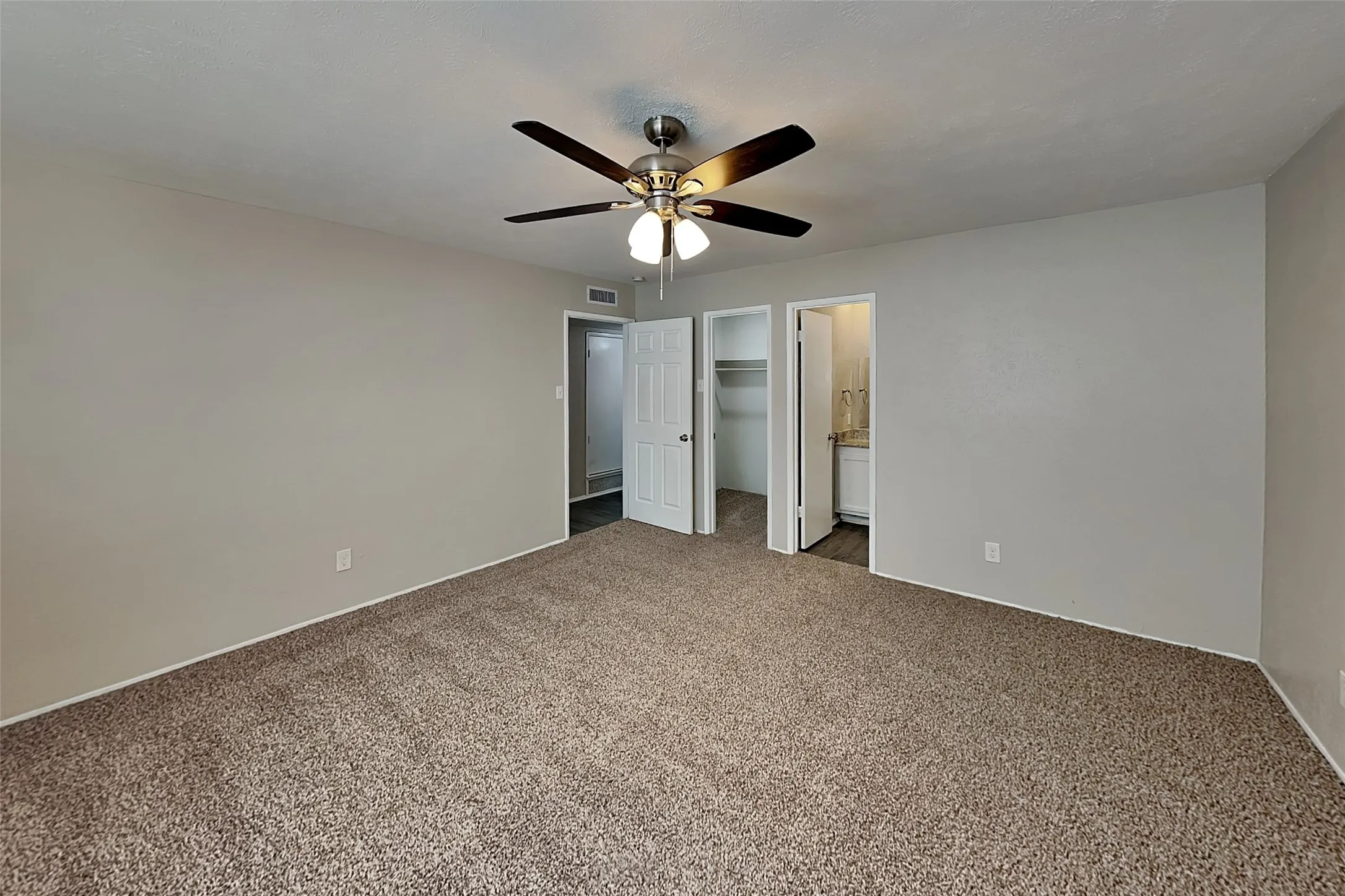 Single Family Residence For Rent in Dallas County , 5901 Excalibur Drive, Garland, Texas 75044, 4 Bedroom, 2 Bathroom, 2 Garage spaces, 2,100 Sqft, built in 1976, mls#21319826, Real Estate Agent in Garland, Homes For Rent in Dallas county, Homes For Rent in Garland, Realtor in Garland Texas, Real Estate Brokerage Independent Realty Texas, Luminita Cordes Realtor