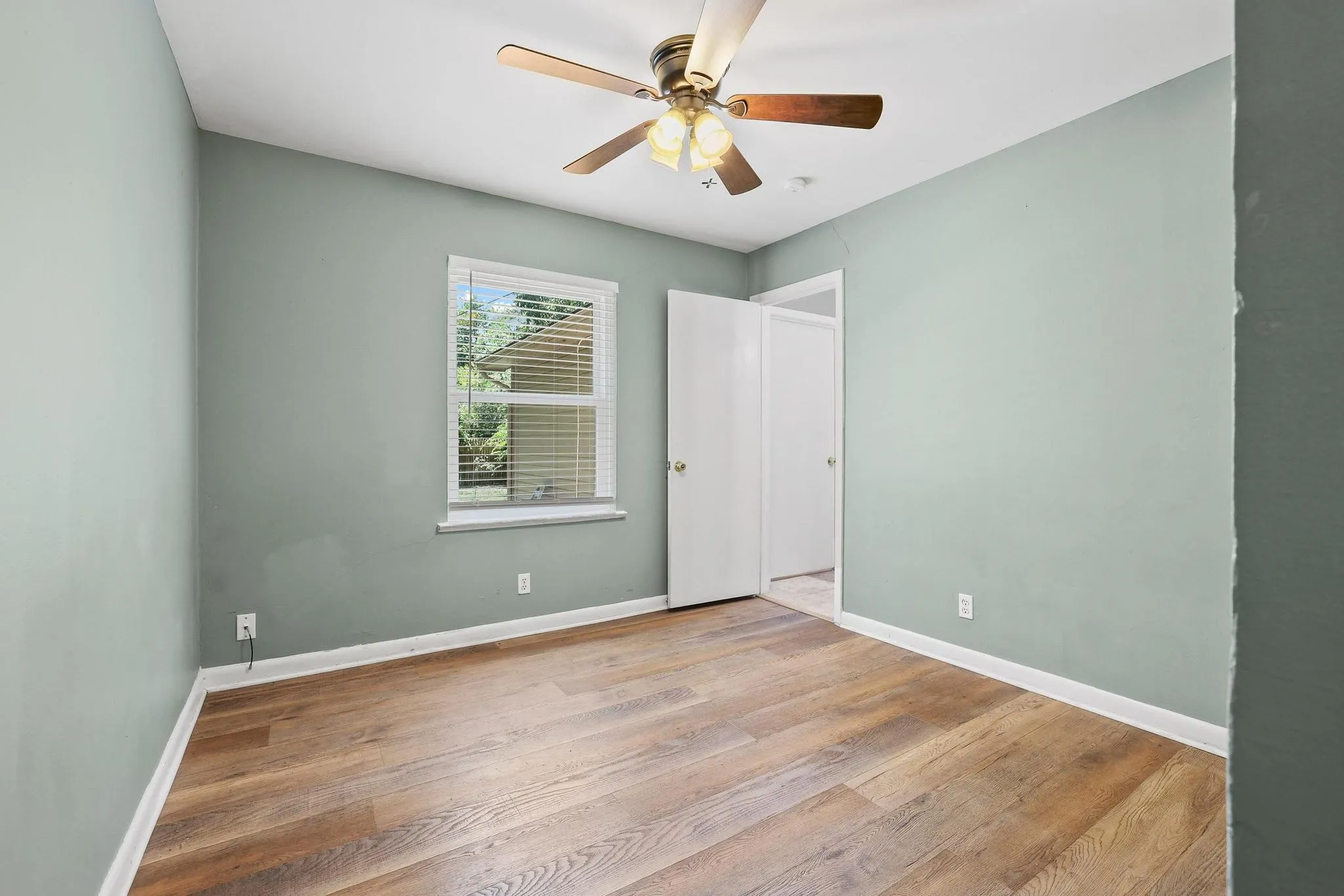 Single Family Residence For Sale in Grayson County , 1704 W Birge Street, Sherman, Texas 75092, 3 Bedroom, 2 Bathroom, 1 Garage spaces, 1,942 Sqft, built in 1955, mls#21318590, Real Estate Agent in Sherman, Homes For Sale in Grayson county, Homes For Sale in Sherman, Realtor in Sherman Texas, Real Estate Brokerage Independent Realty Texas, Luminita Cordes Realtor