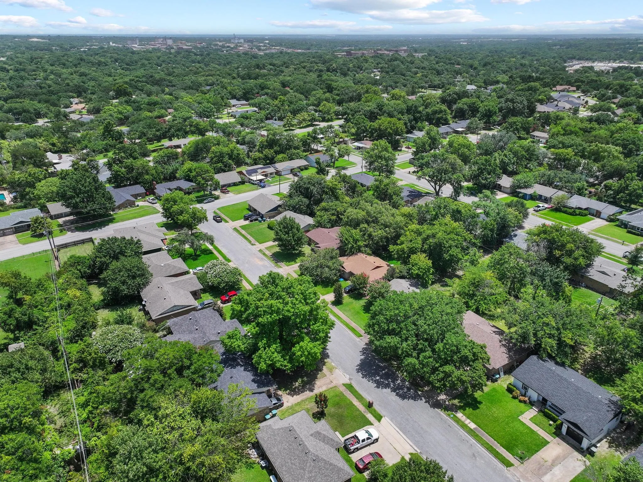 Expansive neighborhood featuring mature trees and residential properties