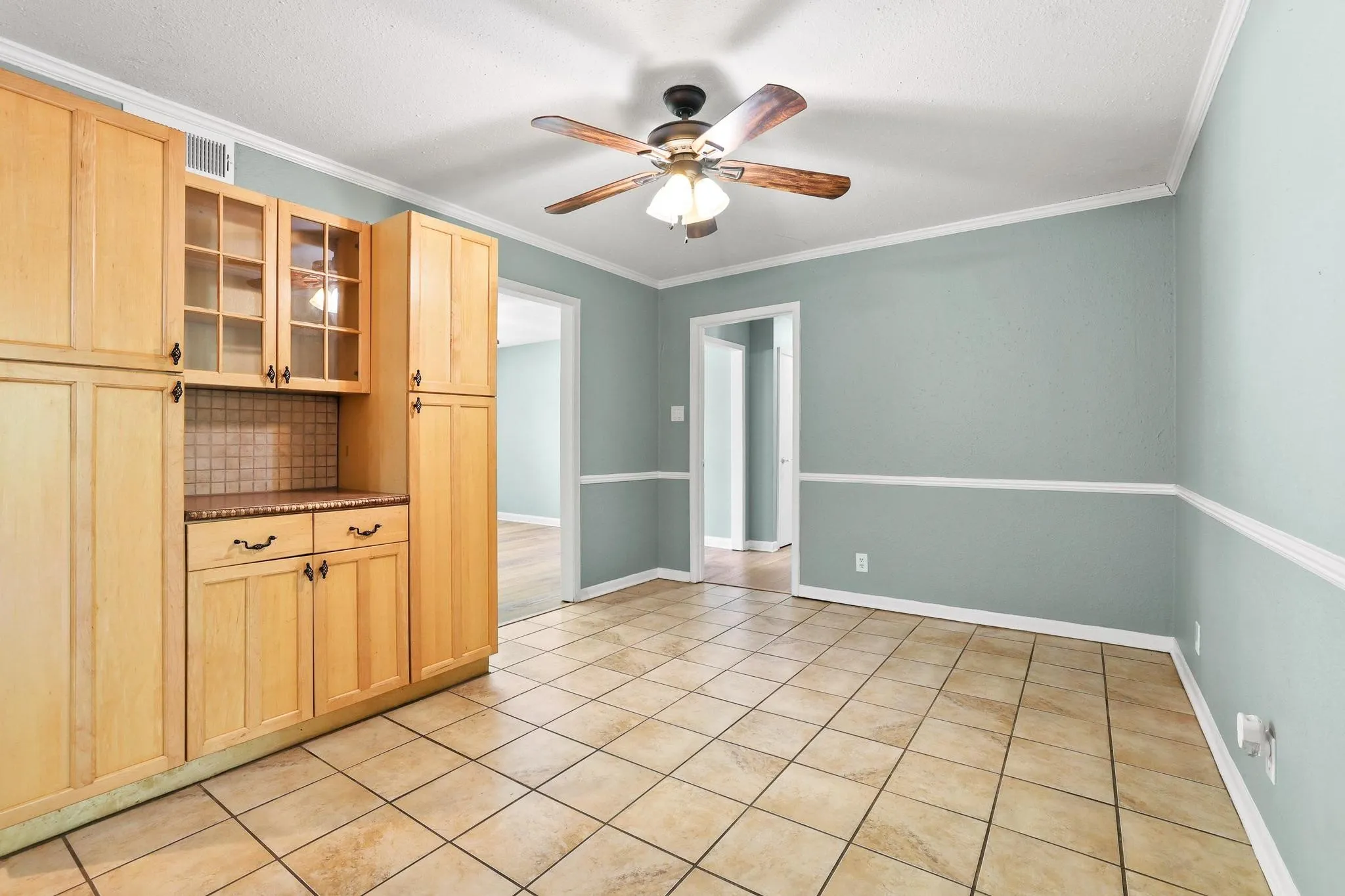 Single Family Residence For Sale in Grayson County , 1704 W Birge Street, Sherman, Texas 75092, 3 Bedroom, 2 Bathroom, 1 Garage spaces, 1,942 Sqft, built in 1955, mls#21318590, Real Estate Agent in Sherman, Homes For Sale in Grayson county, Homes For Sale in Sherman, Realtor in Sherman Texas, Real Estate Brokerage Independent Realty Texas, Luminita Cordes Realtor