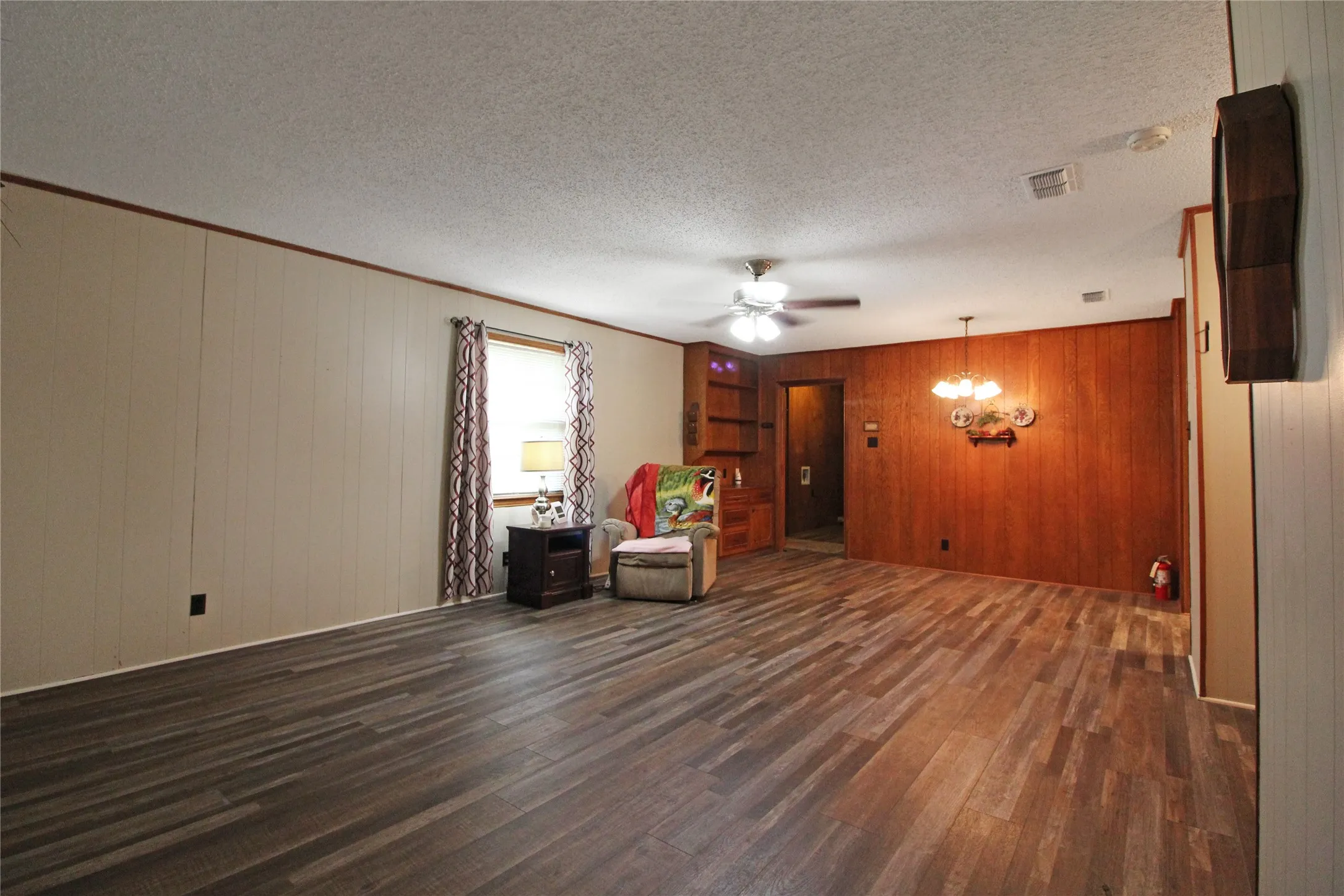Single Family Residence For Sale in Kaufman County , 8769 S Fm 148, Scurry, Texas 75158, 3 Bedroom, 2 Bathroom, 2 Garage spaces, 1,246 Sqft, built in 1980, mls#21319759, Real Estate Agent in Scurry, Homes For Sale in Kaufman county, Homes For Sale in Scurry, Realtor in Scurry Texas, Real Estate Brokerage Independent Realty Texas, Luminita Cordes Realtor