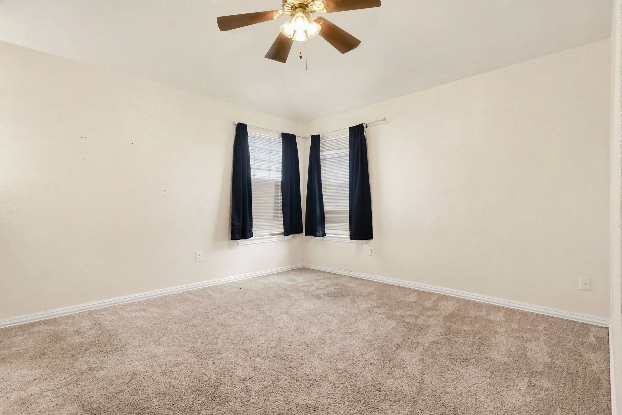 Single Family Residence For Rent in Denton County , 1027 Creek Bend, Carrollton, Texas 75007, 4 Bedroom, 4 Bathroom, 2 Garage spaces, 3,680 Sqft, built in 1992, mls#21319853, Real Estate Agent in Carrollton, Homes For Rent in Denton county, Homes For Rent in Carrollton, Realtor in Carrollton Texas, Real Estate Brokerage Independent Realty Texas, Luminita Cordes Realtor