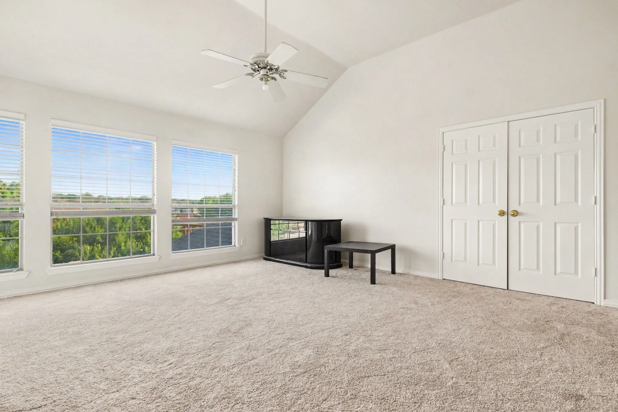 Single Family Residence For Rent in Denton County , 1027 Creek Bend, Carrollton, Texas 75007, 4 Bedroom, 4 Bathroom, 2 Garage spaces, 3,680 Sqft, built in 1992, mls#21319853, Real Estate Agent in Carrollton, Homes For Rent in Denton county, Homes For Rent in Carrollton, Realtor in Carrollton Texas, Real Estate Brokerage Independent Realty Texas, Luminita Cordes Realtor