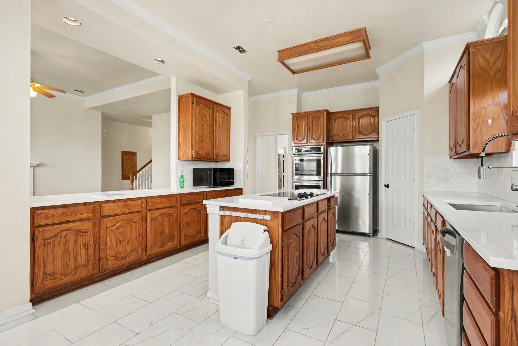 Single Family Residence For Rent in Denton County , 1027 Creek Bend, Carrollton, Texas 75007, 4 Bedroom, 4 Bathroom, 2 Garage spaces, 3,680 Sqft, built in 1992, mls#21319853, Real Estate Agent in Carrollton, Homes For Rent in Denton county, Homes For Rent in Carrollton, Realtor in Carrollton Texas, Real Estate Brokerage Independent Realty Texas, Luminita Cordes Realtor