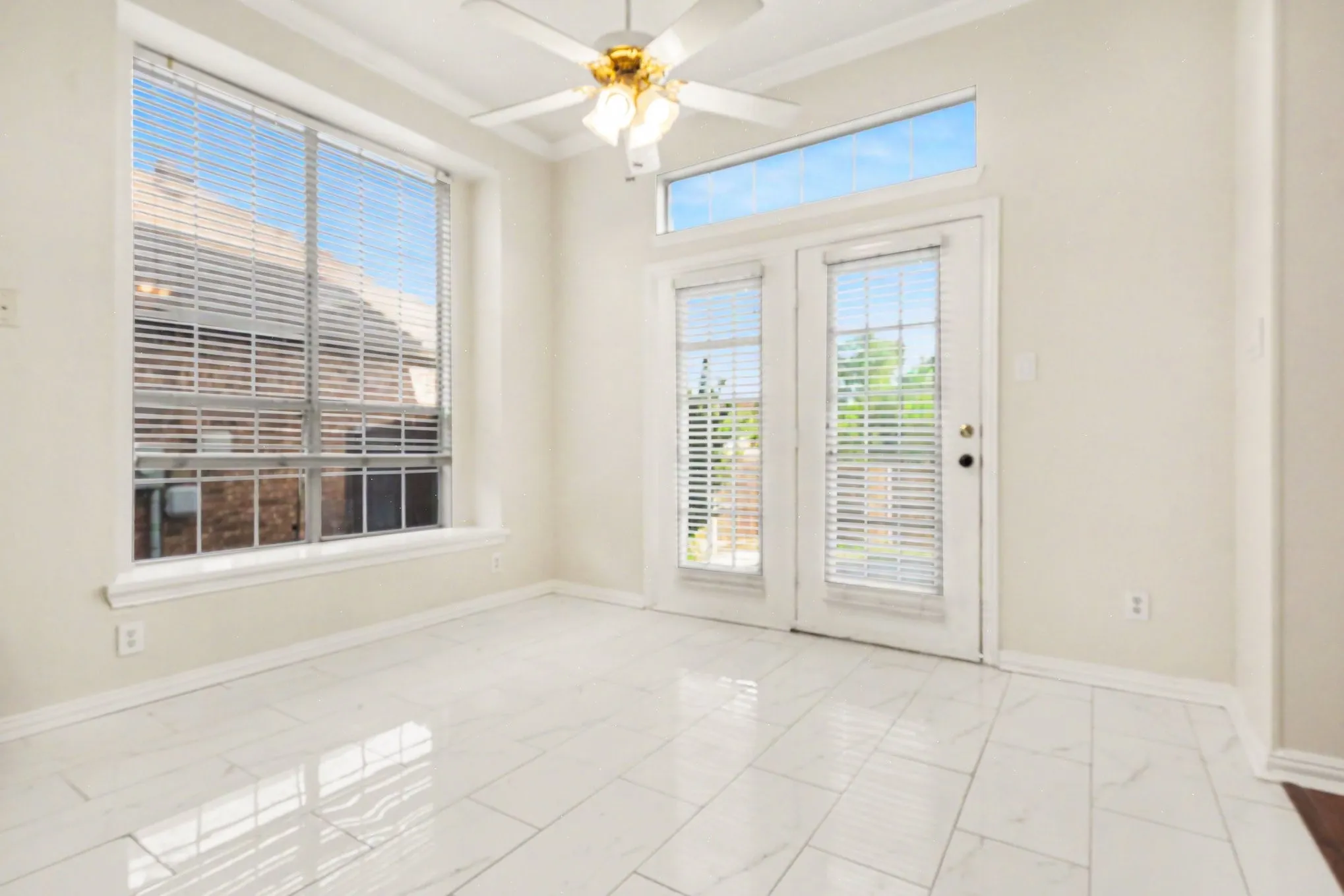 Single Family Residence For Rent in Denton County , 1027 Creek Bend, Carrollton, Texas 75007, 4 Bedroom, 4 Bathroom, 2 Garage spaces, 3,680 Sqft, built in 1992, mls#21319853, Real Estate Agent in Carrollton, Homes For Rent in Denton county, Homes For Rent in Carrollton, Realtor in Carrollton Texas, Real Estate Brokerage Independent Realty Texas, Luminita Cordes Realtor
