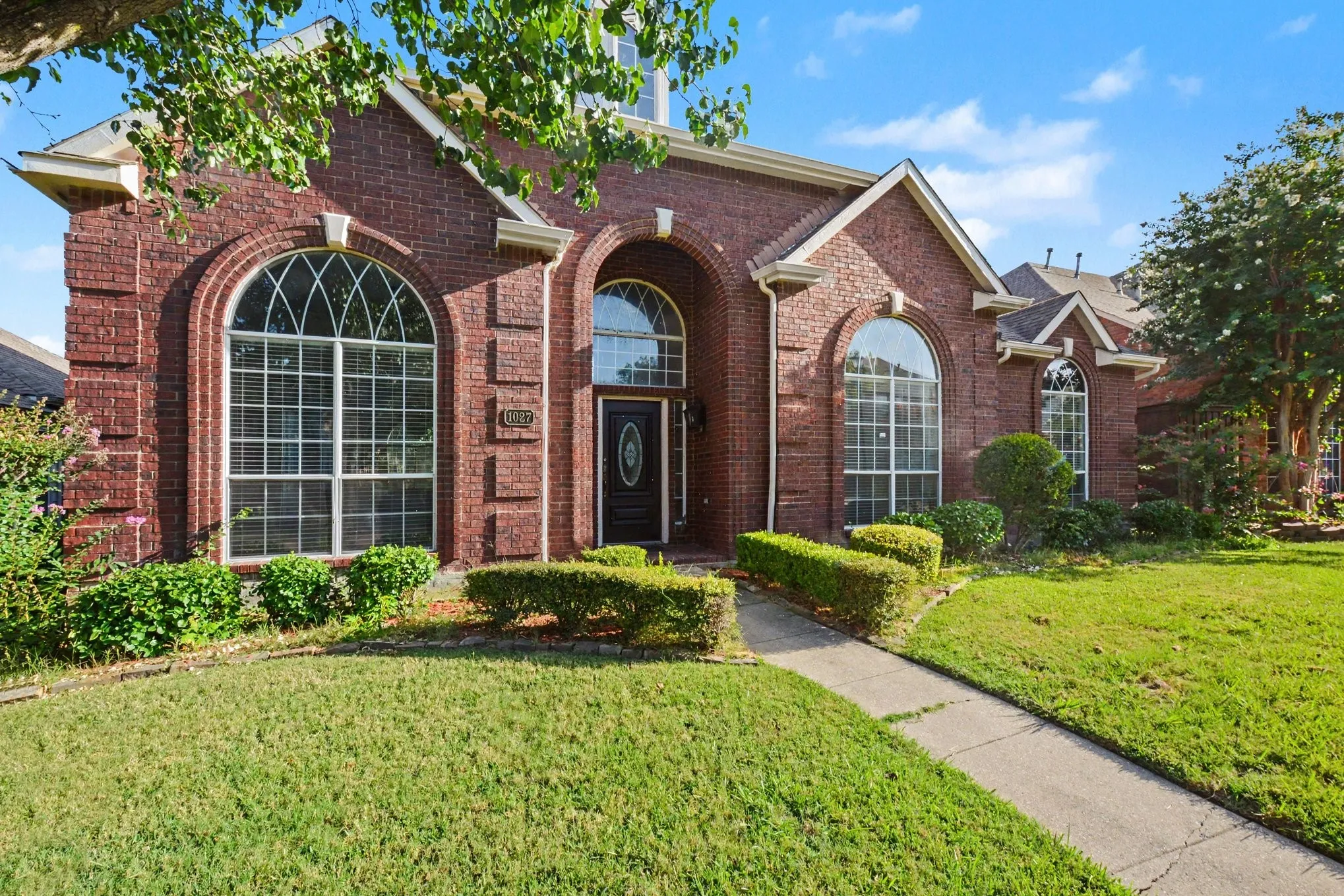 Single Family Residence For Rent in Denton County , 1027 Creek Bend, Carrollton, Texas 75007, 4 Bedroom, 4 Bathroom, 2 Garage spaces, 3,680 Sqft, built in 1992, mls#21319853, Real Estate Agent in Carrollton, Homes For Rent in Denton county, Homes For Rent in Carrollton, Realtor in Carrollton Texas, Real Estate Brokerage Independent Realty Texas, Luminita Cordes Realtor