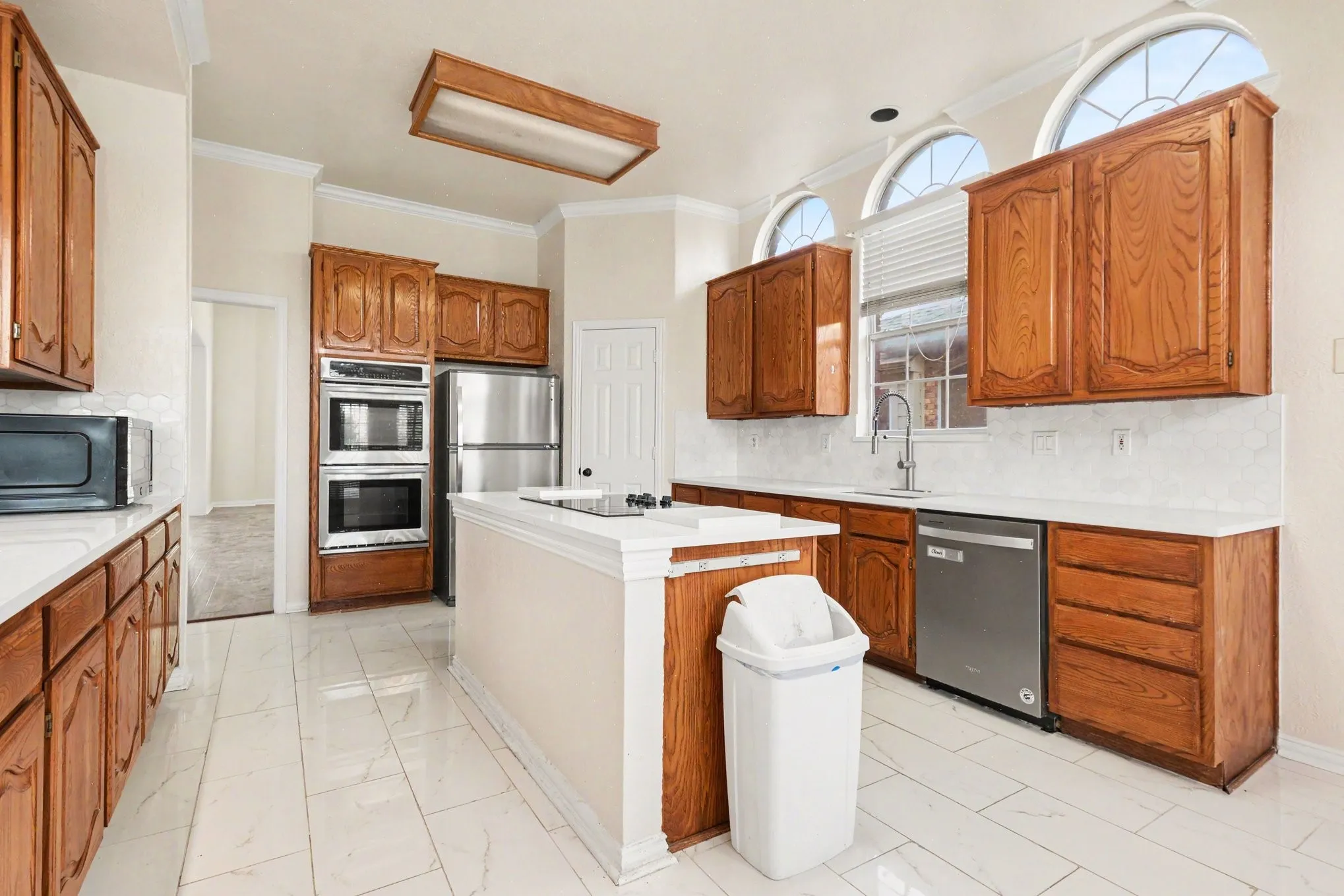 Single Family Residence For Rent in Denton County , 1027 Creek Bend, Carrollton, Texas 75007, 4 Bedroom, 4 Bathroom, 2 Garage spaces, 3,680 Sqft, built in 1992, mls#21319853, Real Estate Agent in Carrollton, Homes For Rent in Denton county, Homes For Rent in Carrollton, Realtor in Carrollton Texas, Real Estate Brokerage Independent Realty Texas, Luminita Cordes Realtor