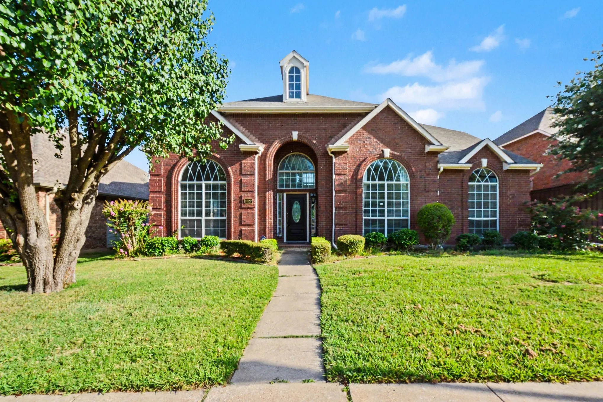 Single Family Residence For Rent in Denton County , 1027 Creek Bend, Carrollton, Texas 75007, 4 Bedroom, 4 Bathroom, 2 Garage spaces, 3,680 Sqft, built in 1992, mls#21319853, Real Estate Agent in Carrollton, Homes For Rent in Denton county, Homes For Rent in Carrollton, Realtor in Carrollton Texas, Real Estate Brokerage Independent Realty Texas, Luminita Cordes Realtor