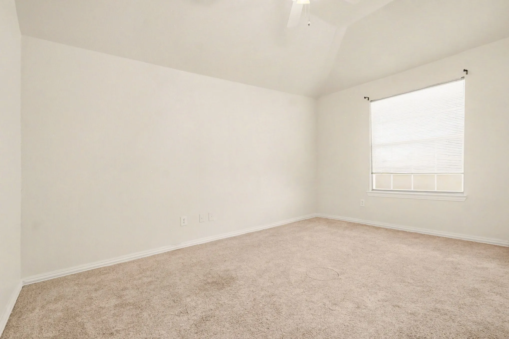 Single Family Residence For Rent in Denton County , 1027 Creek Bend, Carrollton, Texas 75007, 4 Bedroom, 4 Bathroom, 2 Garage spaces, 3,680 Sqft, built in 1992, mls#21319853, Real Estate Agent in Carrollton, Homes For Rent in Denton county, Homes For Rent in Carrollton, Realtor in Carrollton Texas, Real Estate Brokerage Independent Realty Texas, Luminita Cordes Realtor