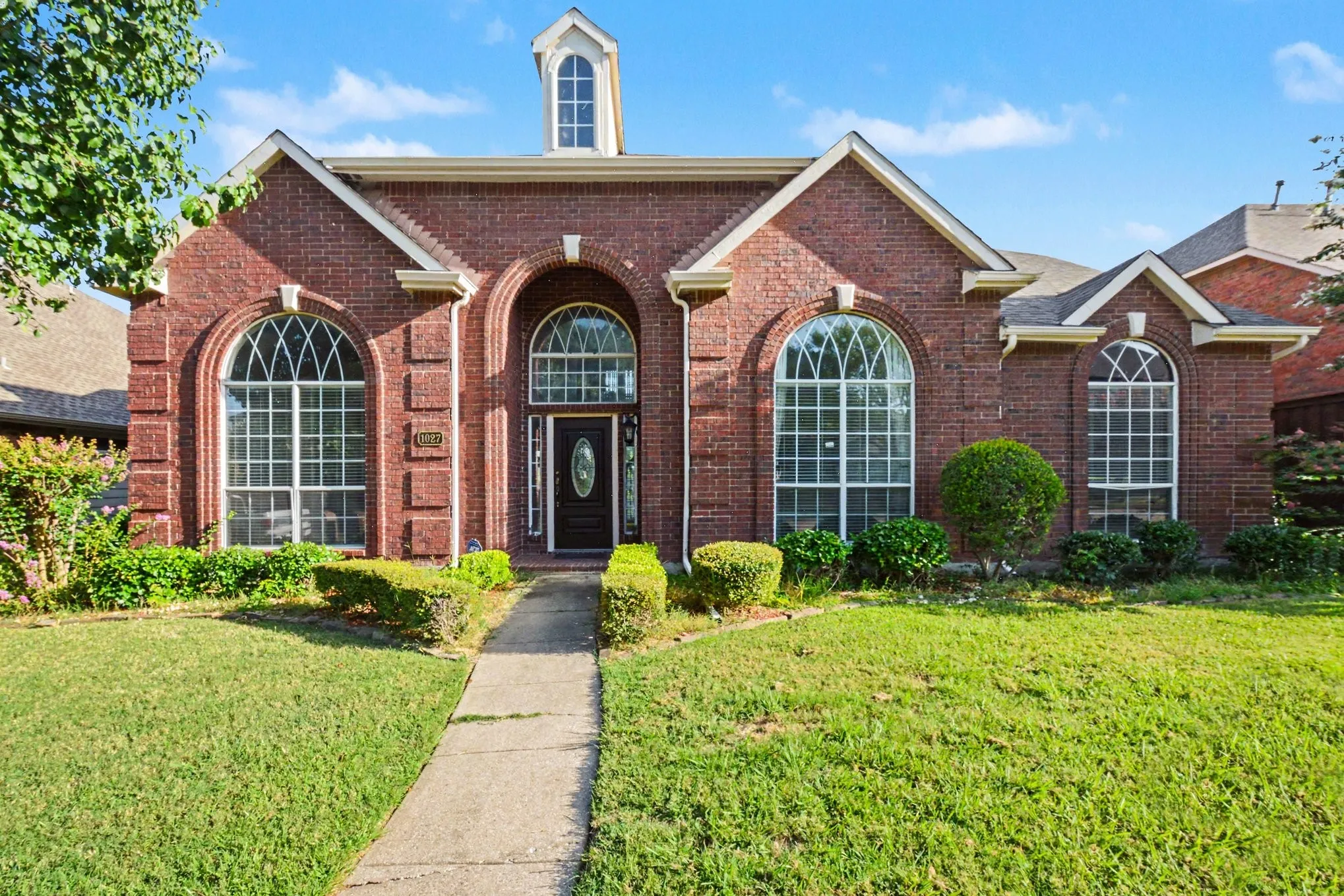 Single Family Residence For Rent in Denton County , 1027 Creek Bend, Carrollton, Texas 75007, 4 Bedroom, 4 Bathroom, 2 Garage spaces, 3,680 Sqft, built in 1992, mls#21319853, Real Estate Agent in Carrollton, Homes For Rent in Denton county, Homes For Rent in Carrollton, Realtor in Carrollton Texas, Real Estate Brokerage Independent Realty Texas, Luminita Cordes Realtor