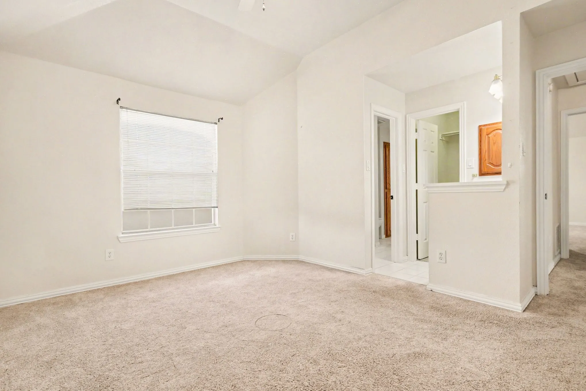 Single Family Residence For Rent in Denton County , 1027 Creek Bend, Carrollton, Texas 75007, 4 Bedroom, 4 Bathroom, 2 Garage spaces, 3,680 Sqft, built in 1992, mls#21319853, Real Estate Agent in Carrollton, Homes For Rent in Denton county, Homes For Rent in Carrollton, Realtor in Carrollton Texas, Real Estate Brokerage Independent Realty Texas, Luminita Cordes Realtor