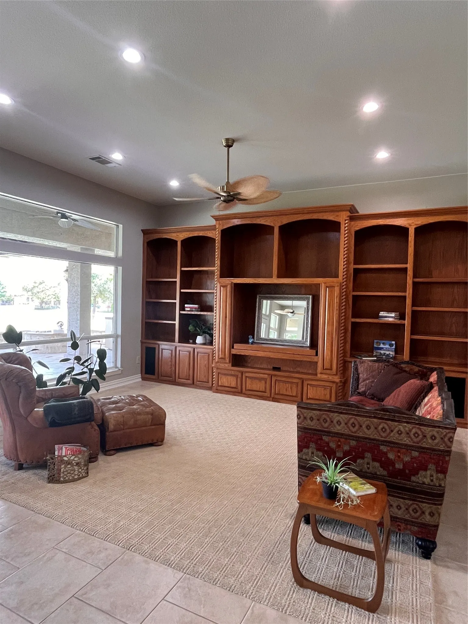 Pretty built ins in the living room