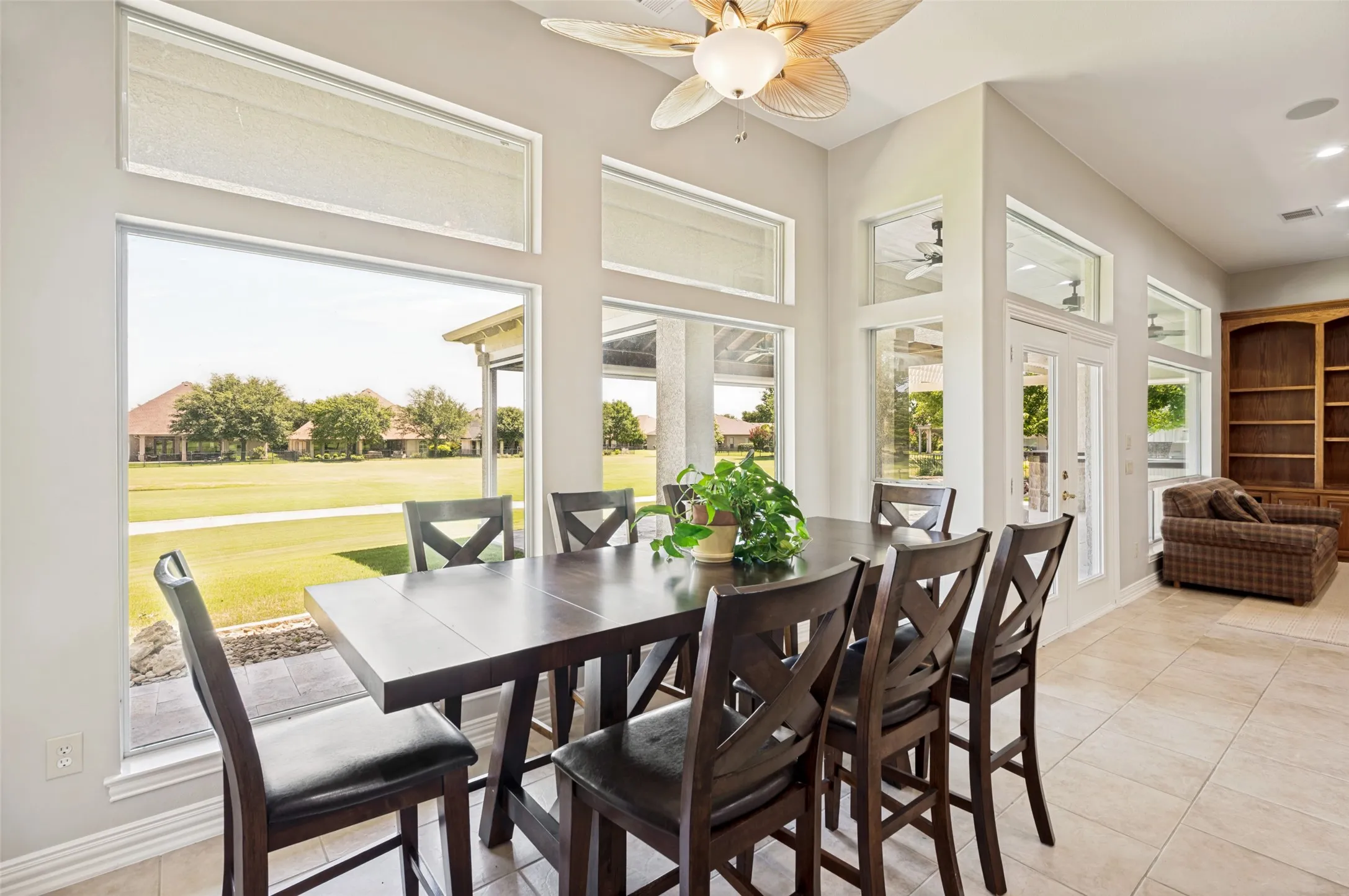 Play games with friends with a great view!