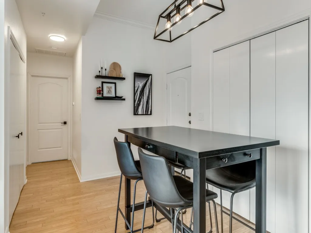 Condominium For Sale in Dallas County , 3225 Turtle Creek Boulevard 1235, Dallas, Texas 75219, 1 Bedroom, 1 Bathroom, 2 Garage spaces, 841 Sqft, built in 1998, mls#21318736, Real Estate Agent in Dallas, Homes For Sale in Dallas county, Homes For Sale in Dallas, Realtor in Dallas Texas, Real Estate Brokerage Independent Realty Texas, Luminita Cordes Realtor