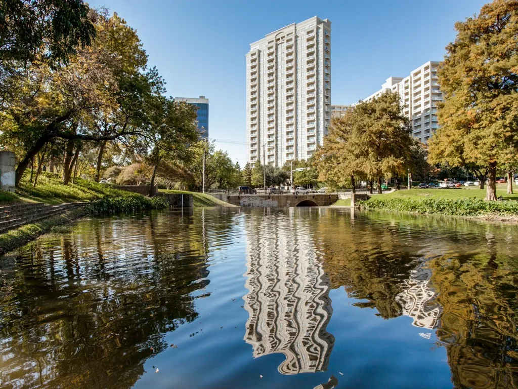 Condominium For Sale in Dallas County , 3225 Turtle Creek Boulevard 1235, Dallas, Texas 75219, 1 Bedroom, 1 Bathroom, 2 Garage spaces, 841 Sqft, built in 1998, mls#21318736, Real Estate Agent in Dallas, Homes For Sale in Dallas county, Homes For Sale in Dallas, Realtor in Dallas Texas, Real Estate Brokerage Independent Realty Texas, Luminita Cordes Realtor